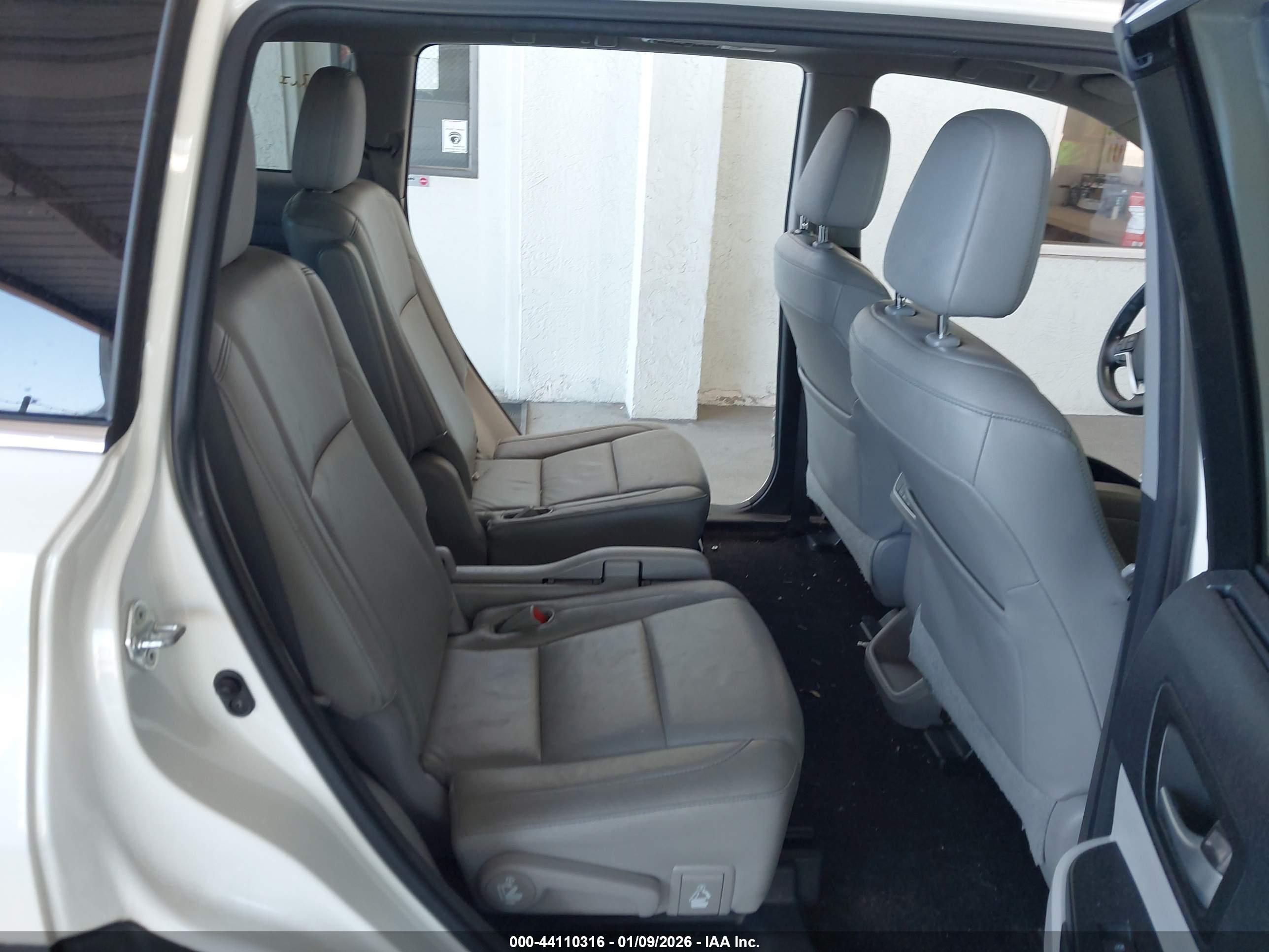 TOYOTA HIGHLANDER image 8