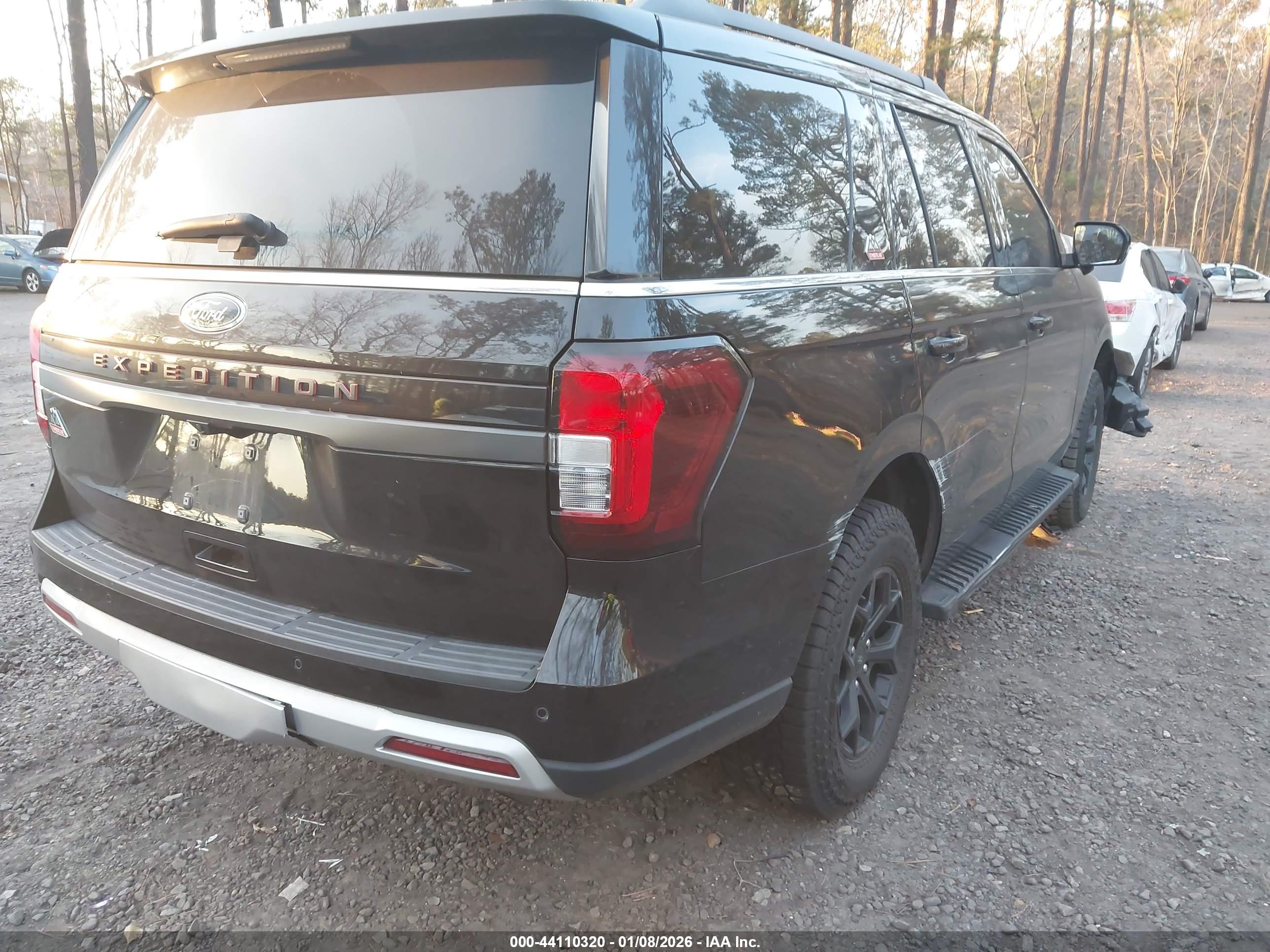 FORD EXPEDITION image 4