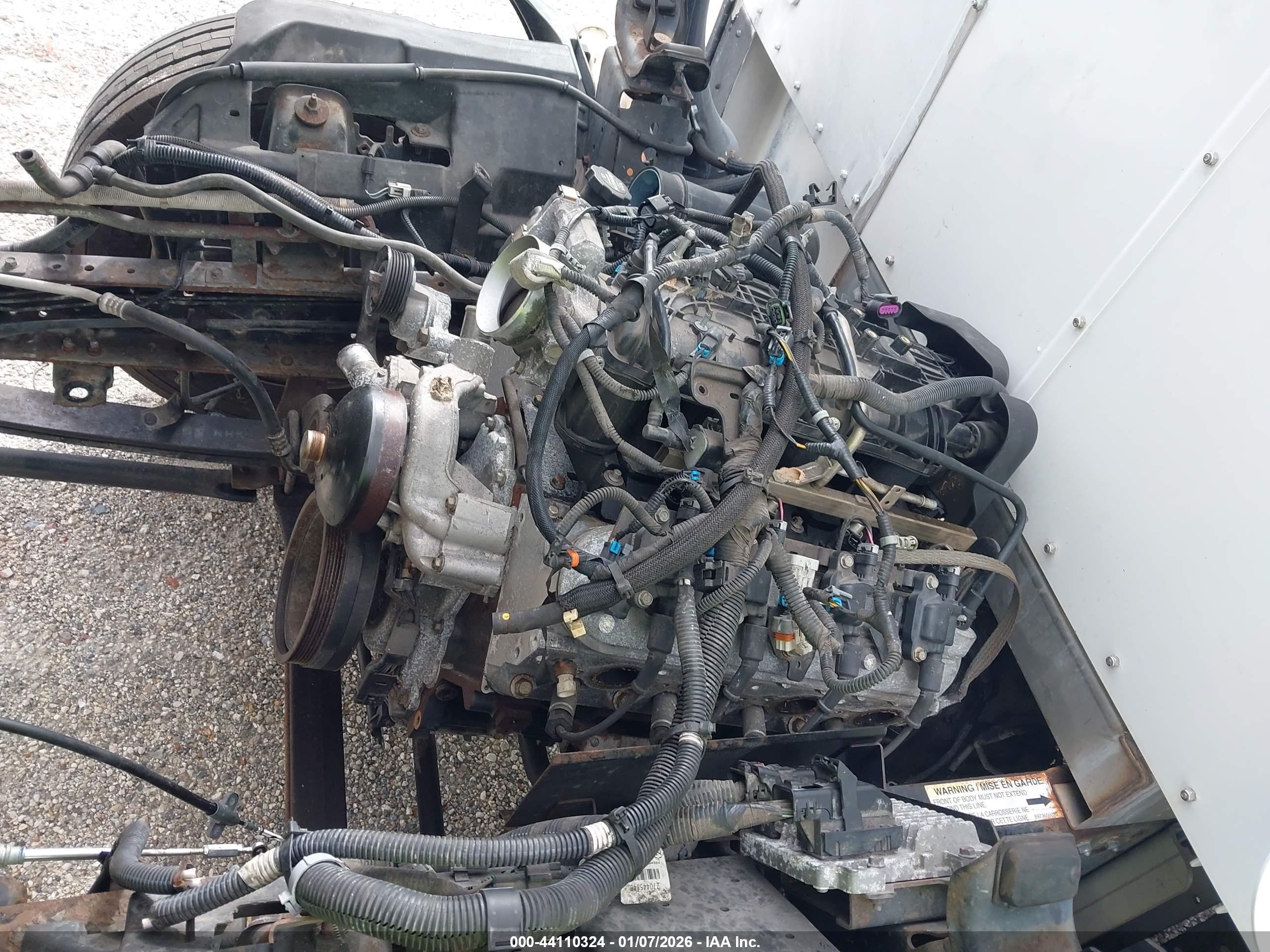 ISUZU NPR image 10