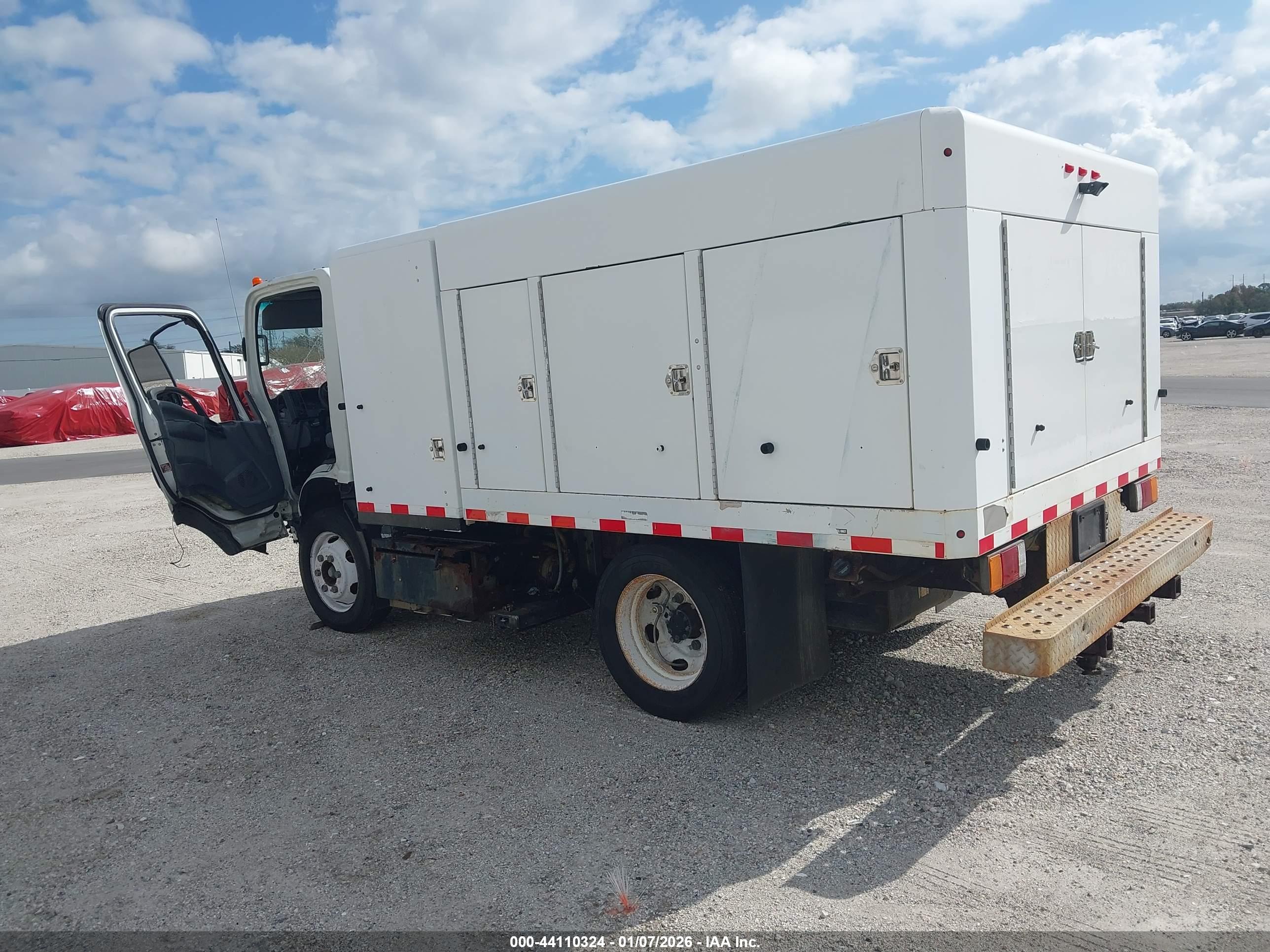 ISUZU NPR image 3