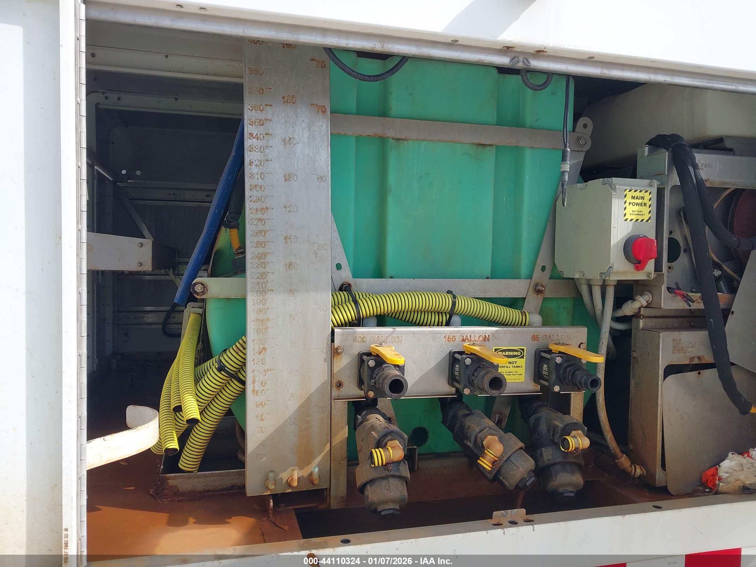 ISUZU NPR image 7