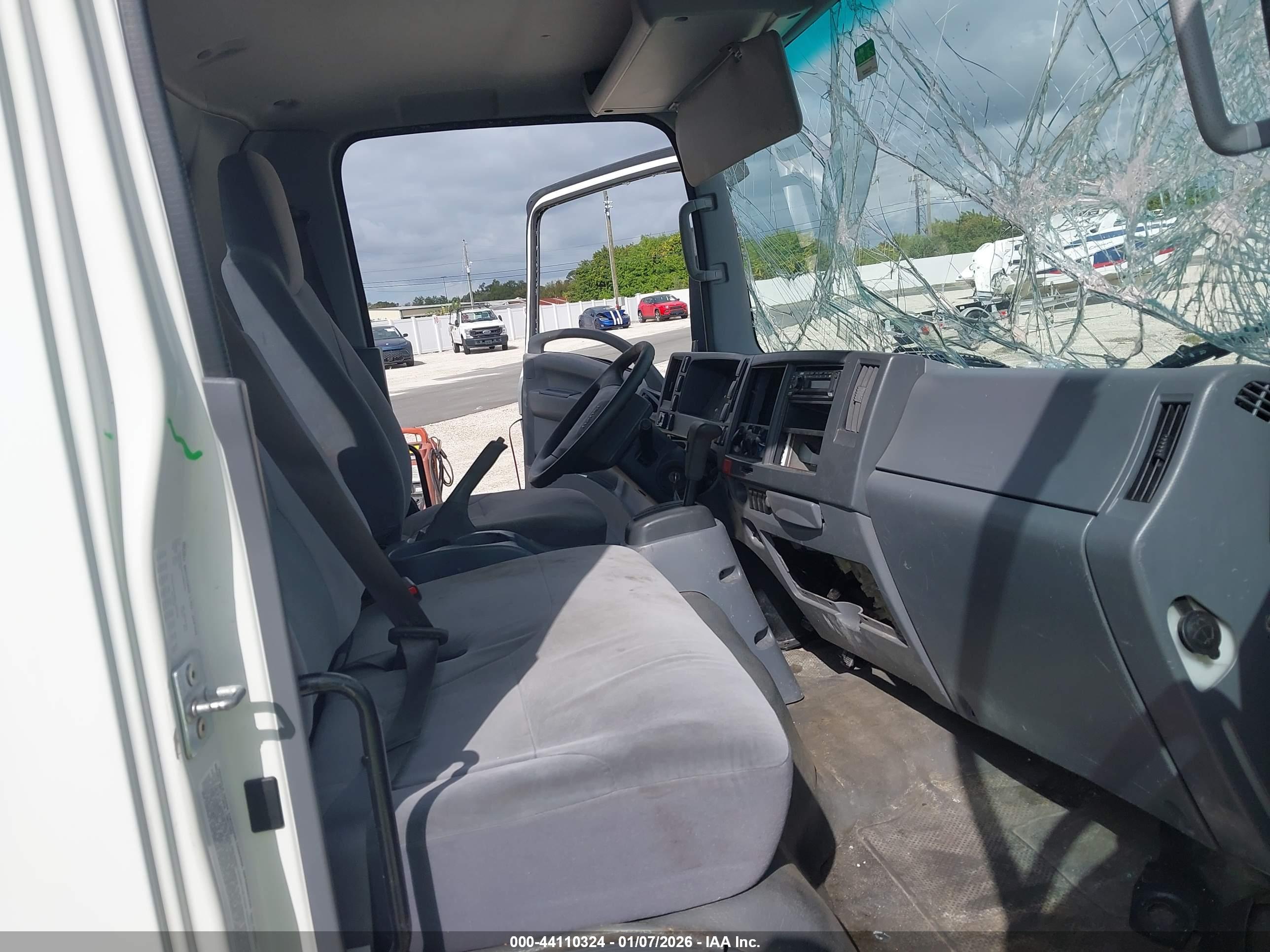 ISUZU NPR image 8