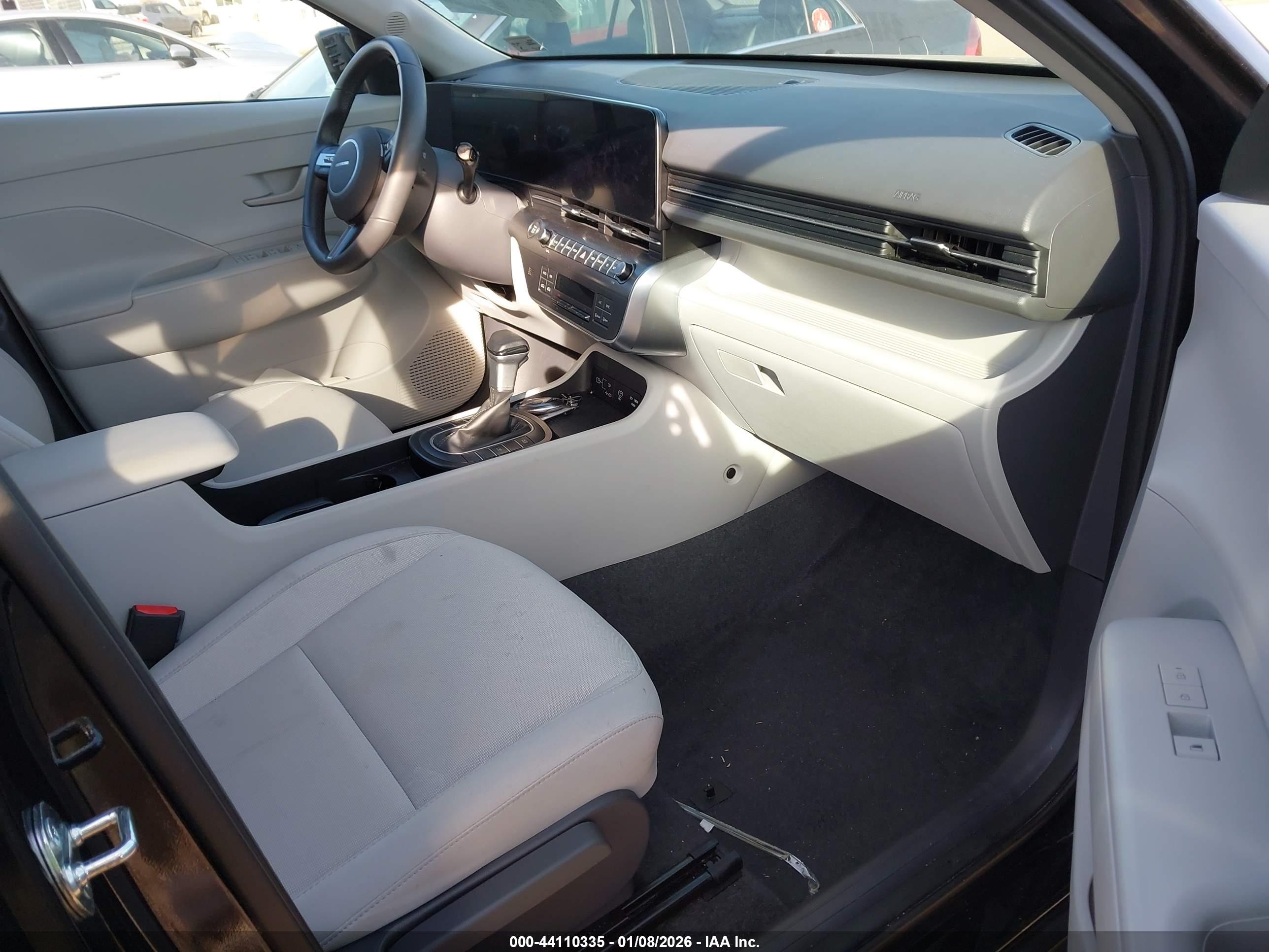 HYUNDAI KONA image 5