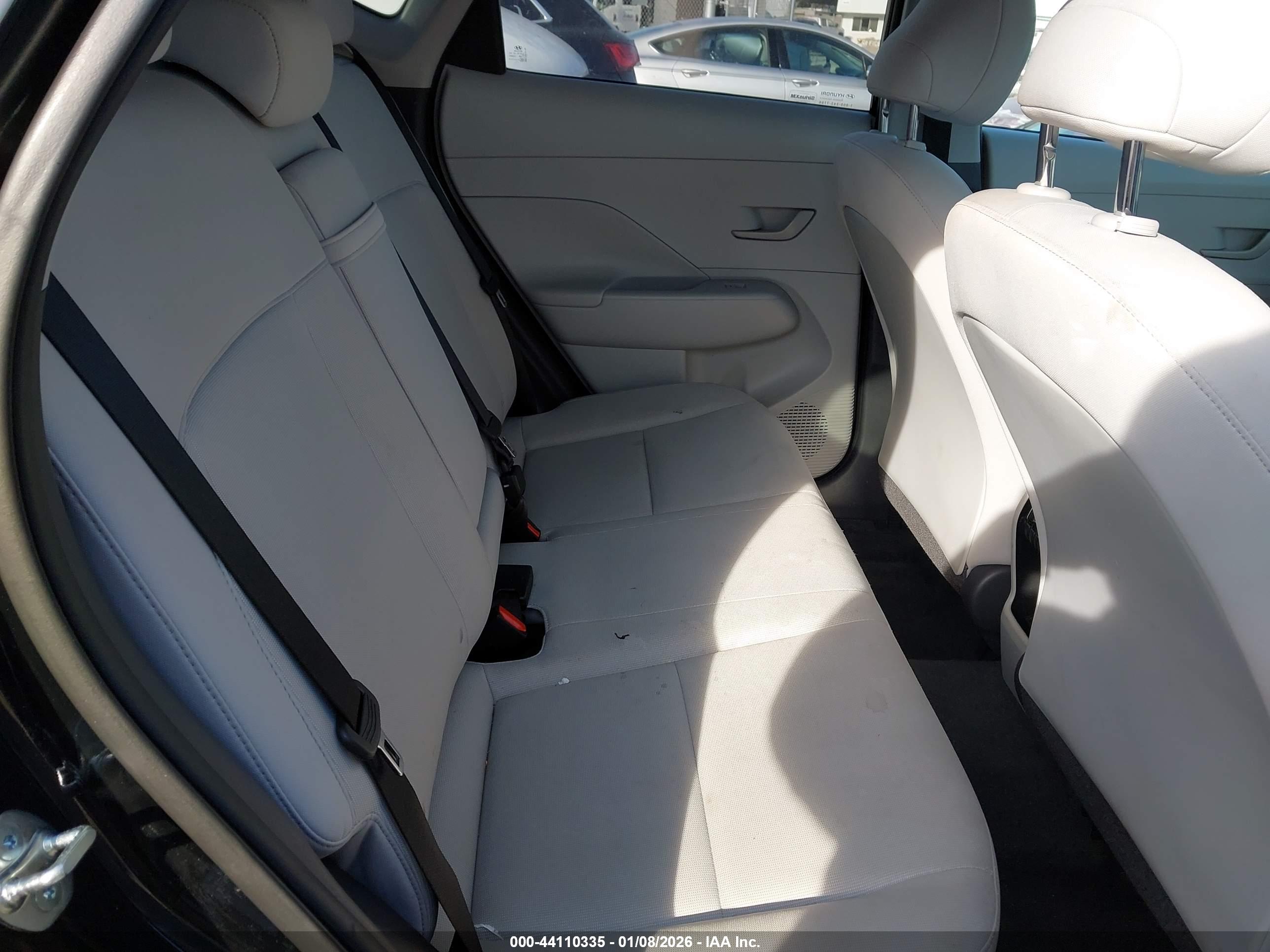 HYUNDAI KONA image 8