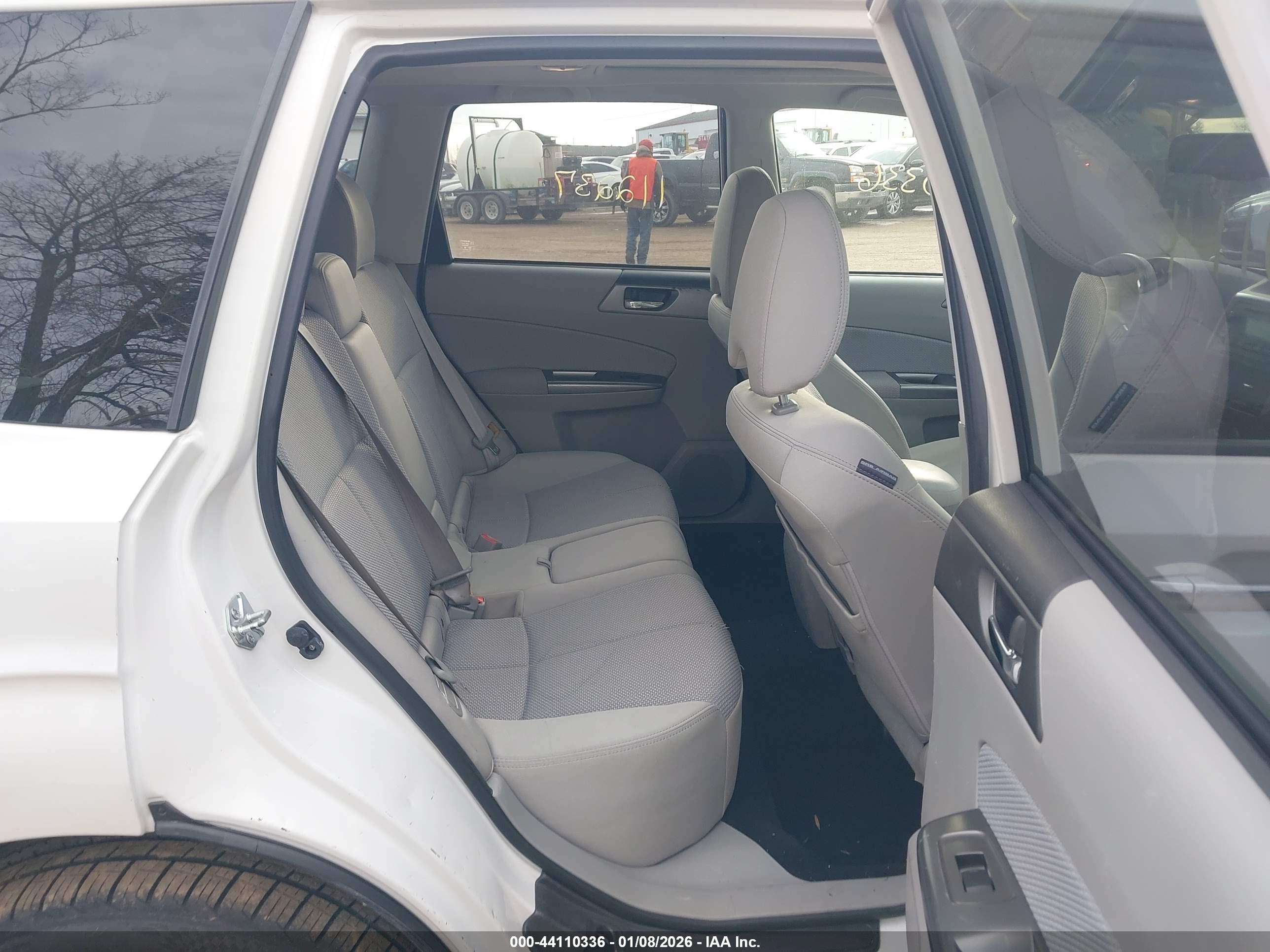 SUBARU FORESTER image 8