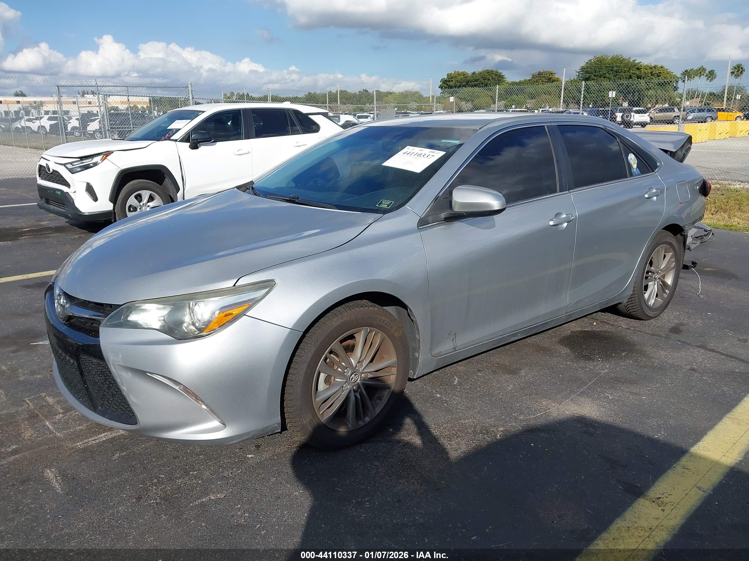 TOYOTA CAMRY image 2