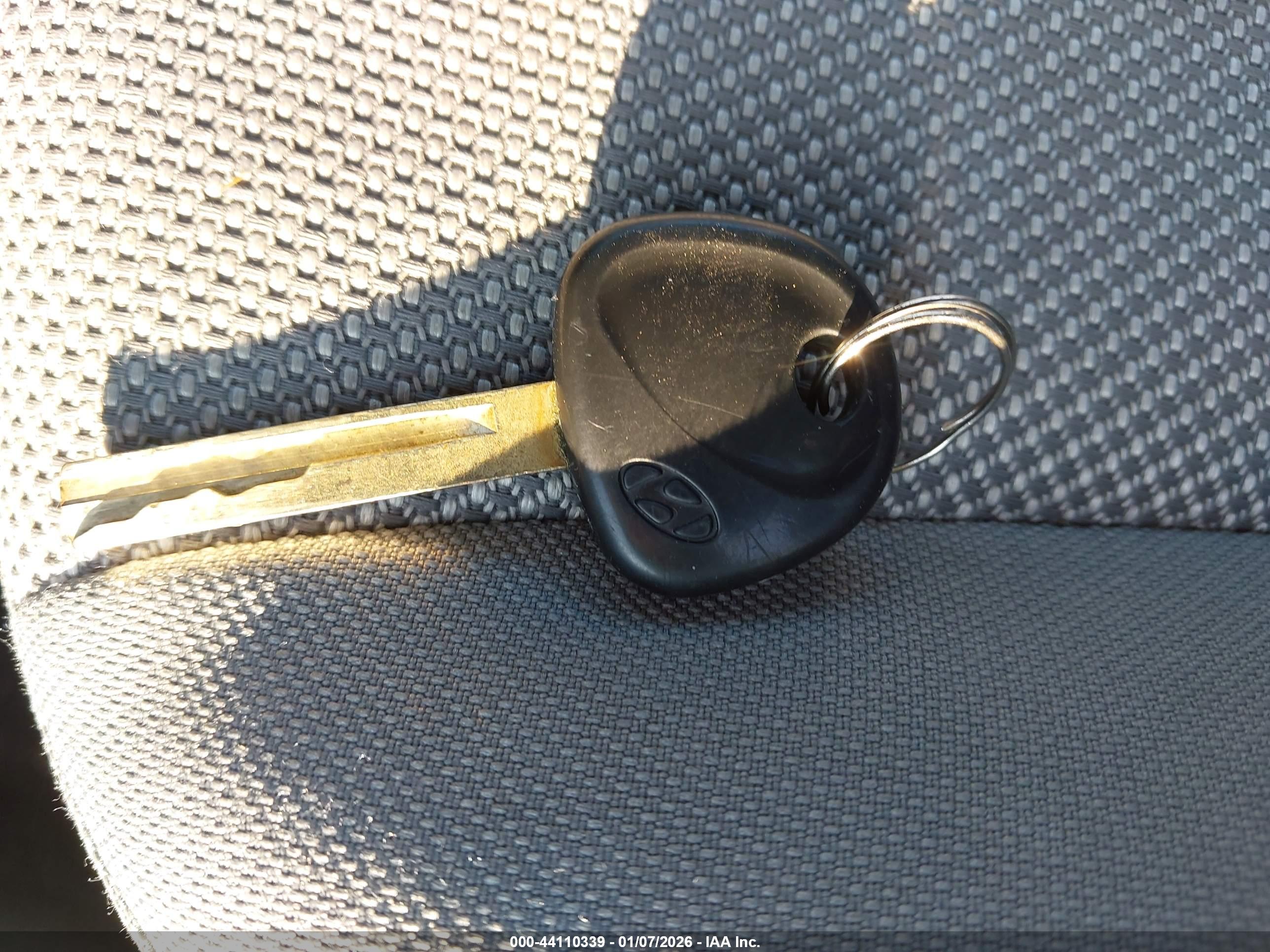 HYUNDAI ACCENT image 11
