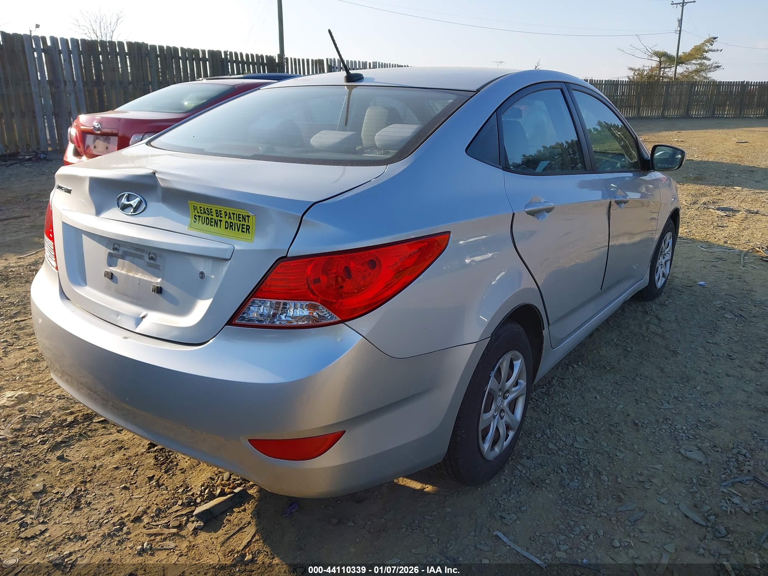 HYUNDAI ACCENT image 4