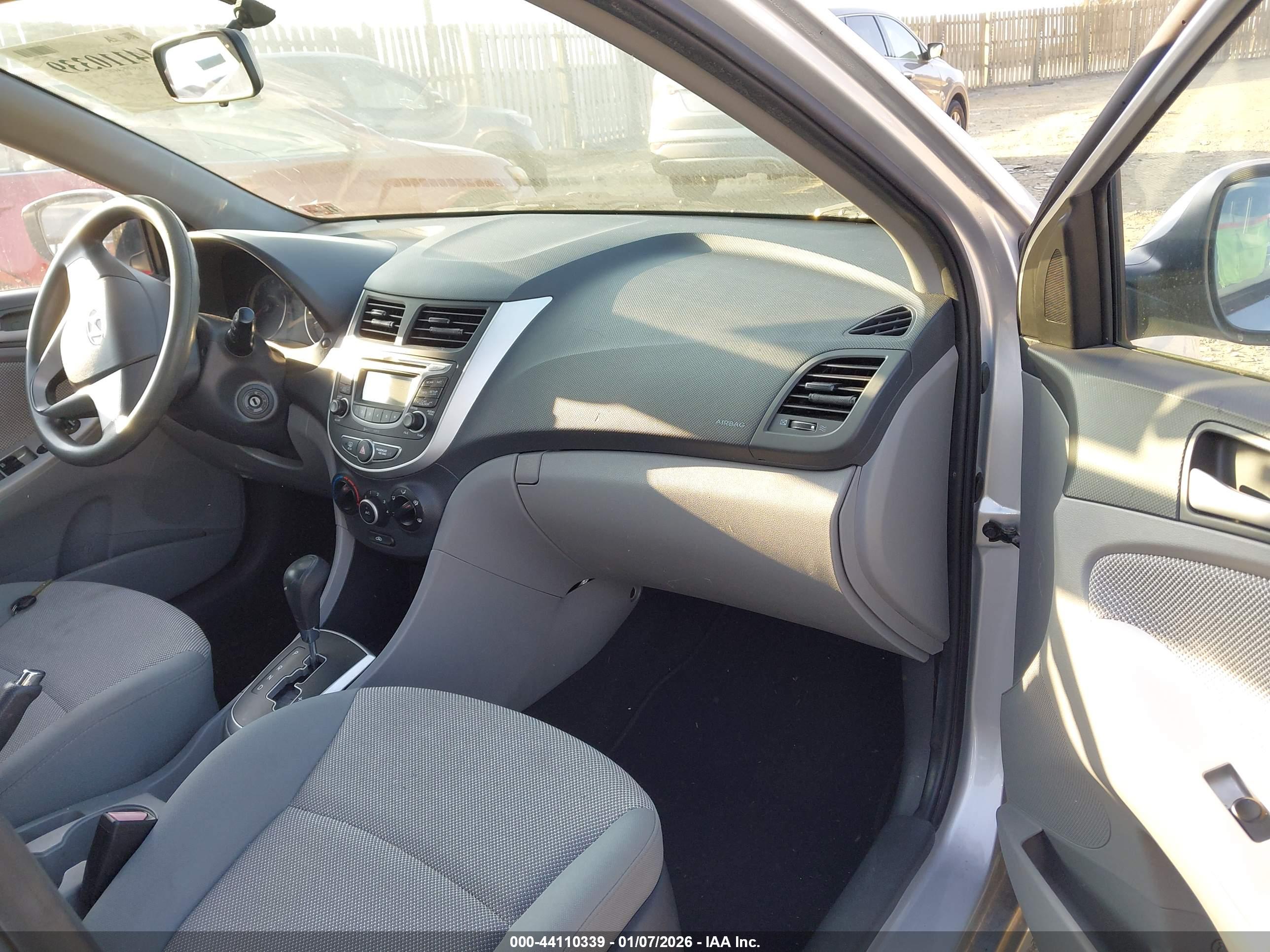 HYUNDAI ACCENT image 5
