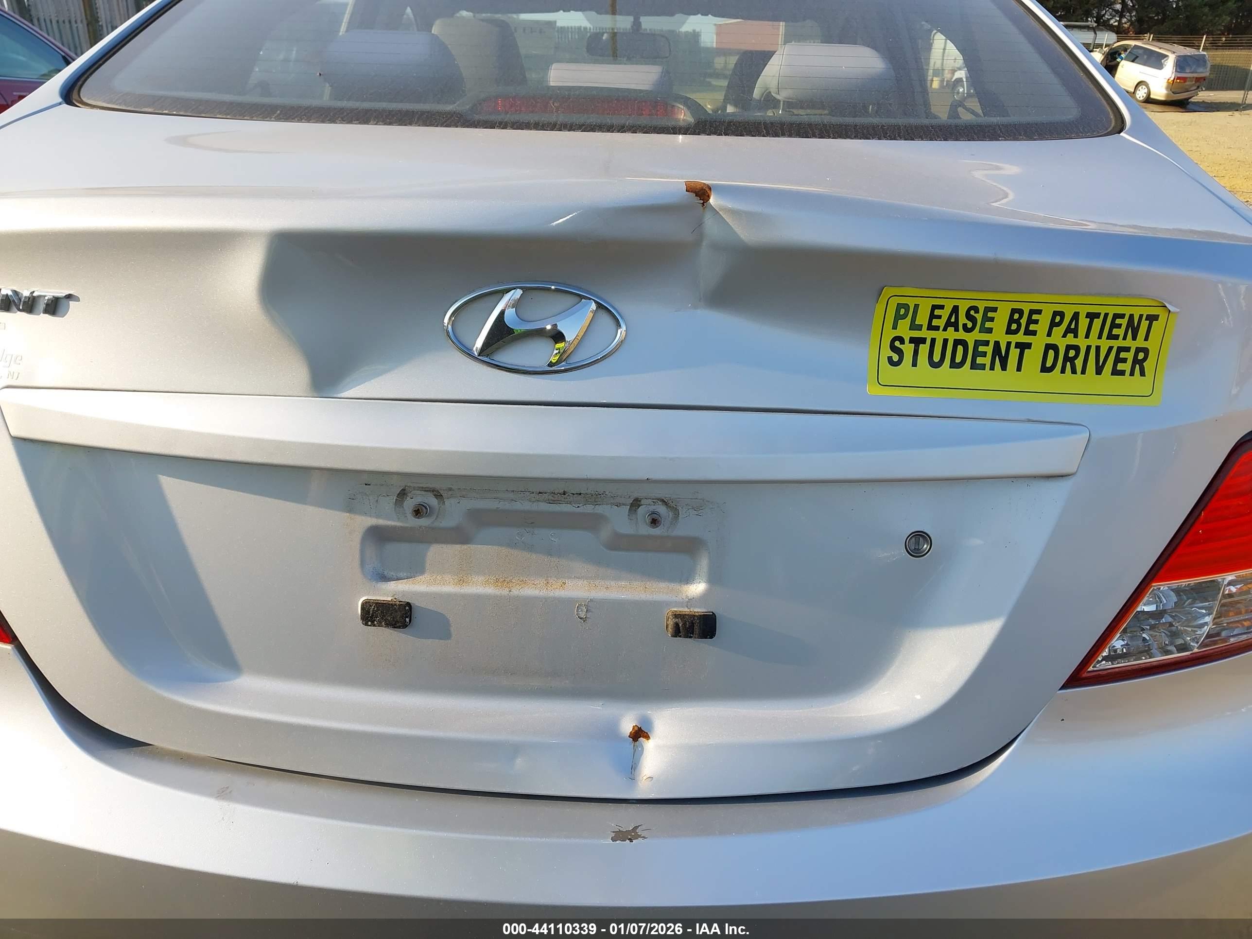 HYUNDAI ACCENT image 6