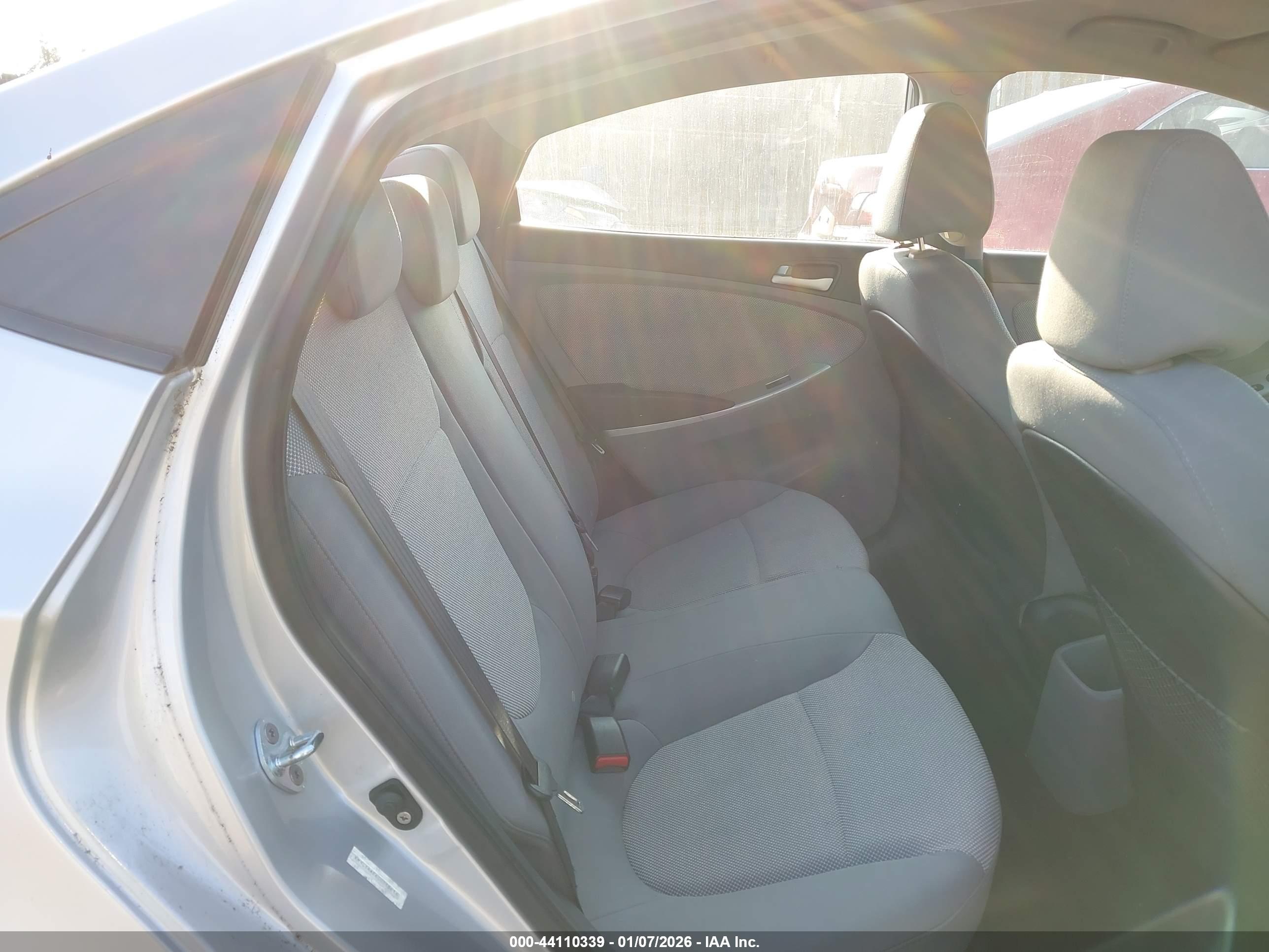HYUNDAI ACCENT image 8