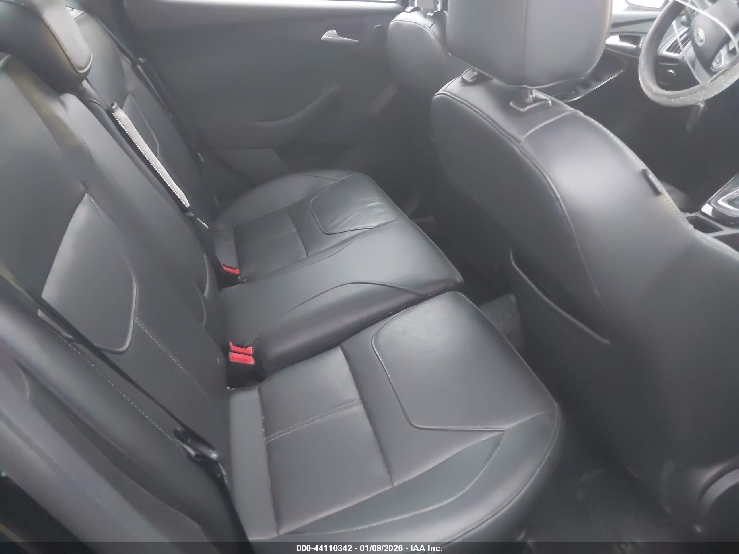 FORD FOCUS image 8