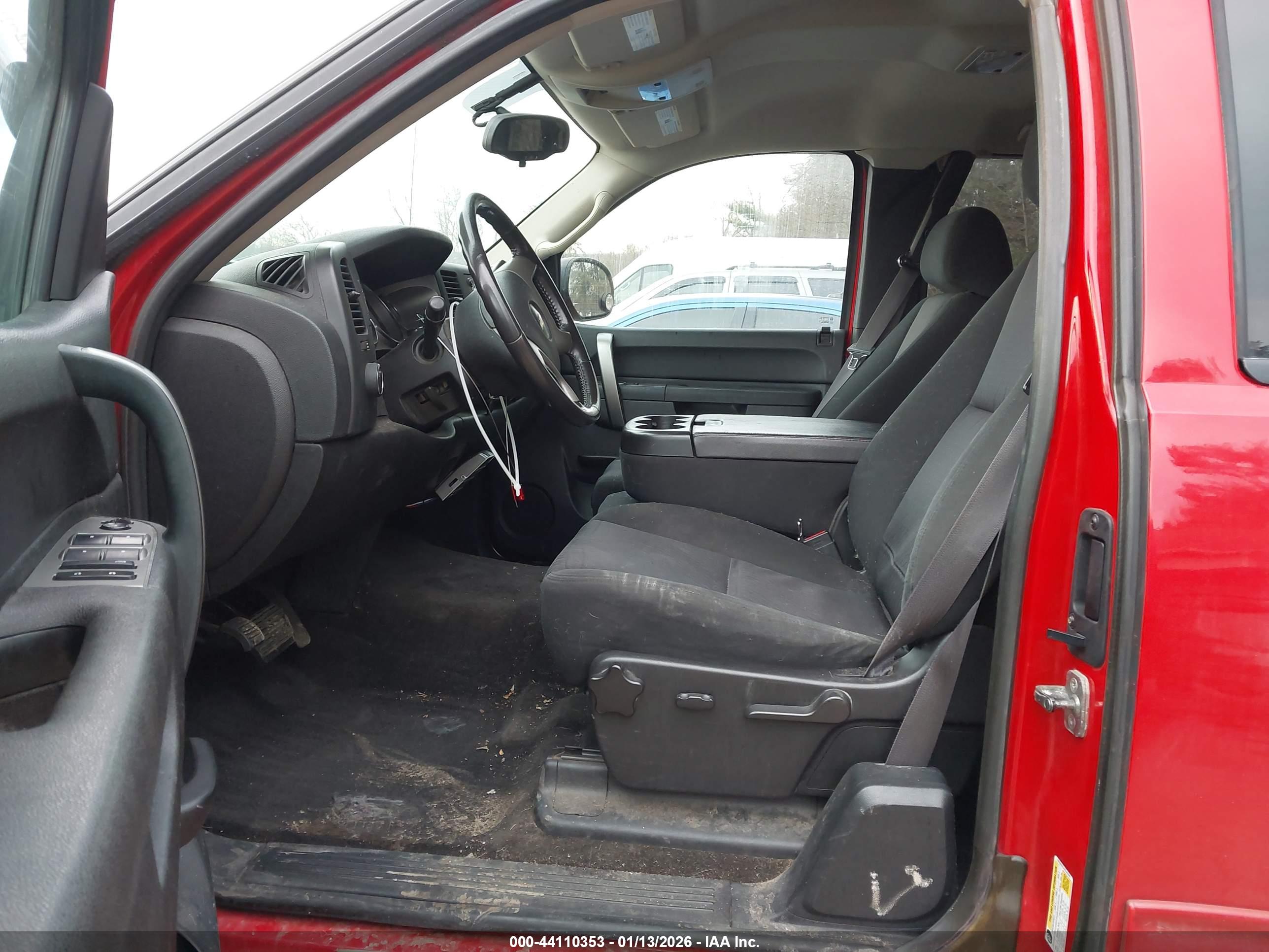 CHEVROLET SILVERADO image 5