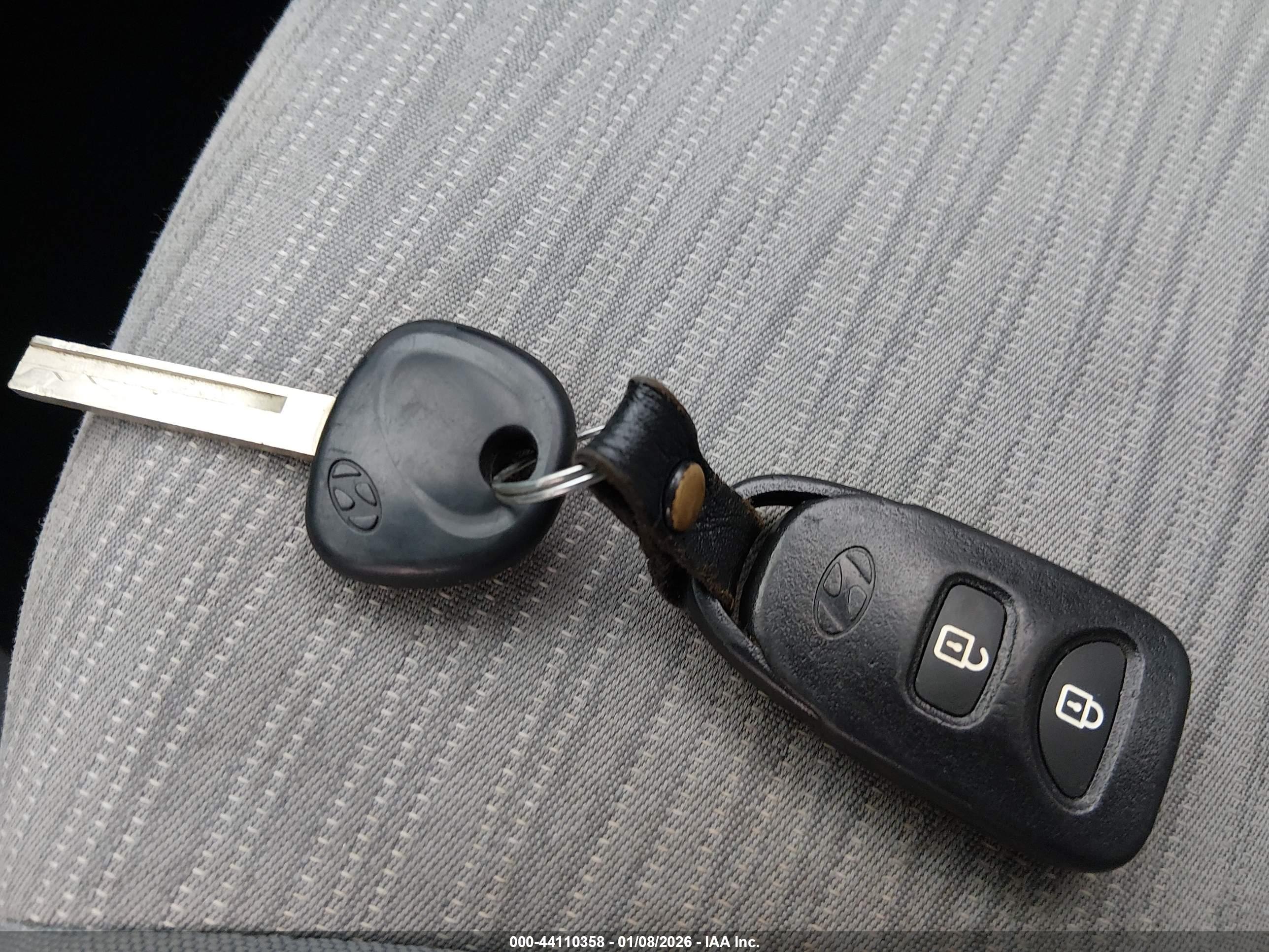 HYUNDAI ACCENT image 11