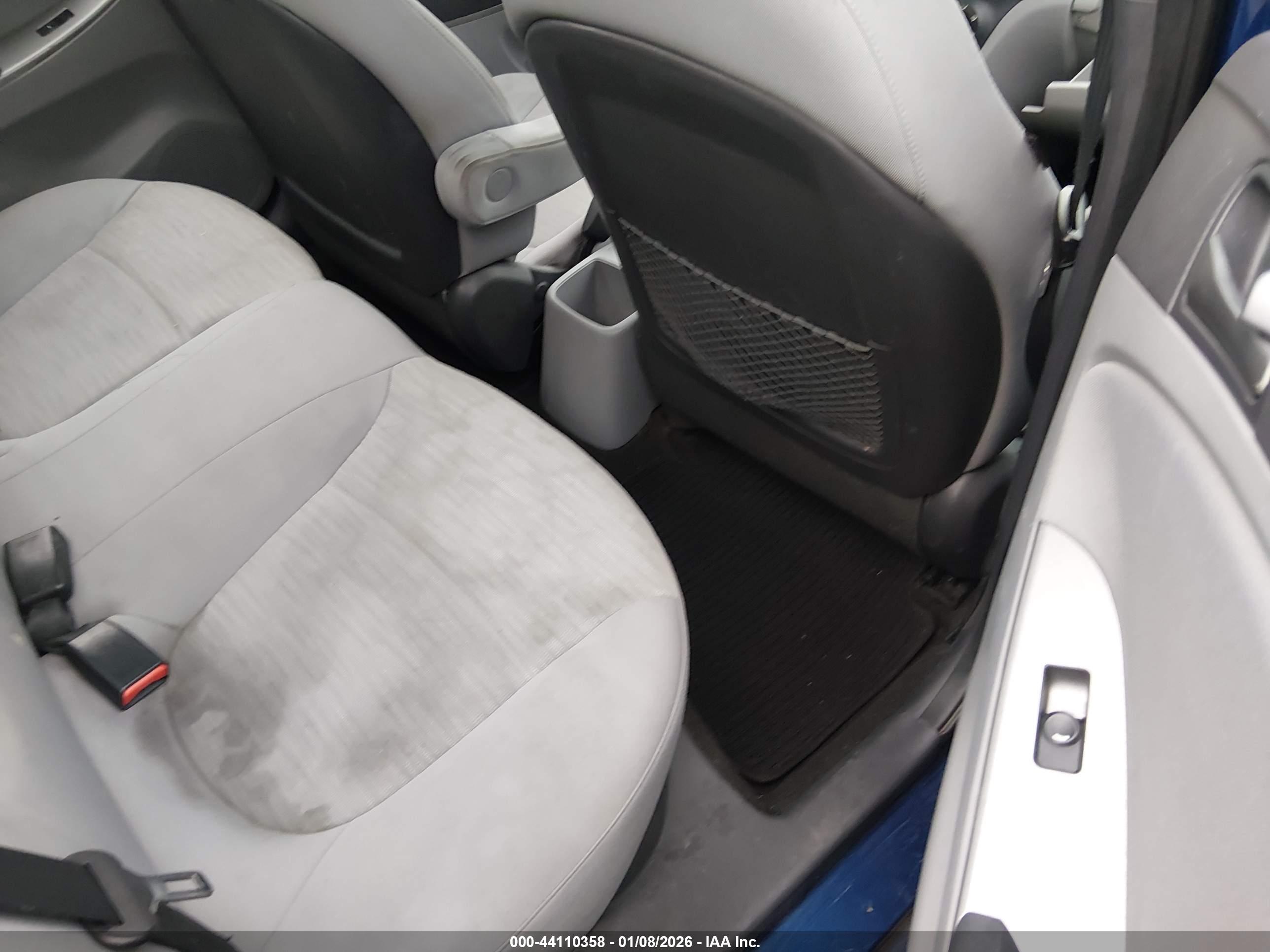HYUNDAI ACCENT image 8