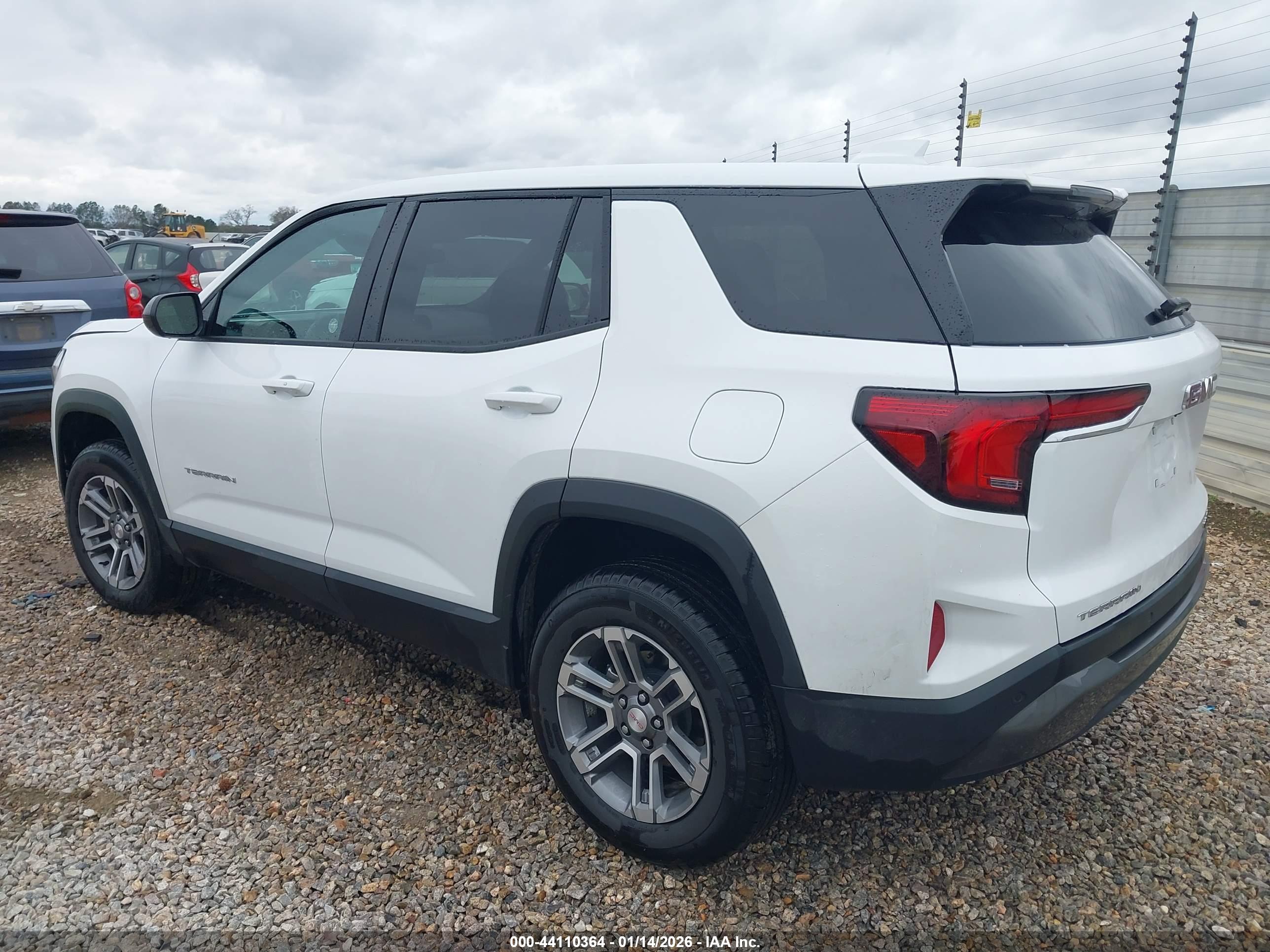 GMC TERRAIN image 3