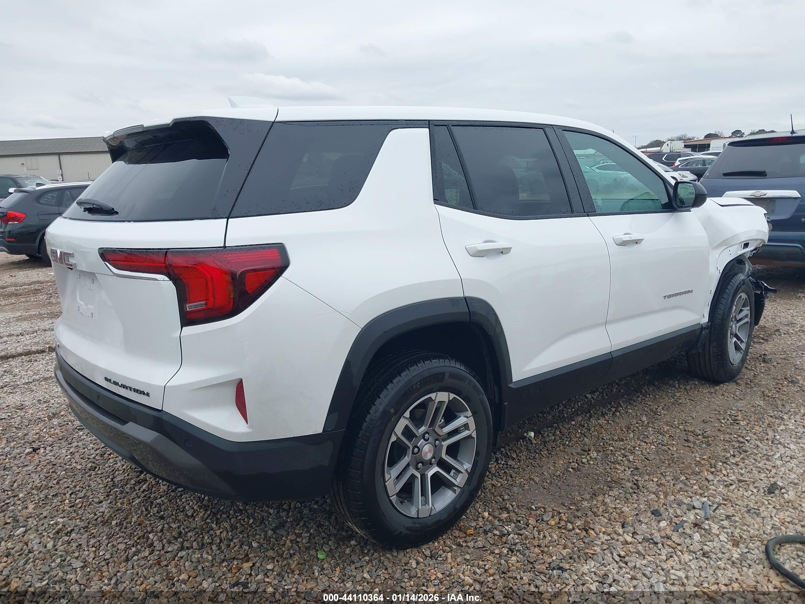 GMC TERRAIN image 4