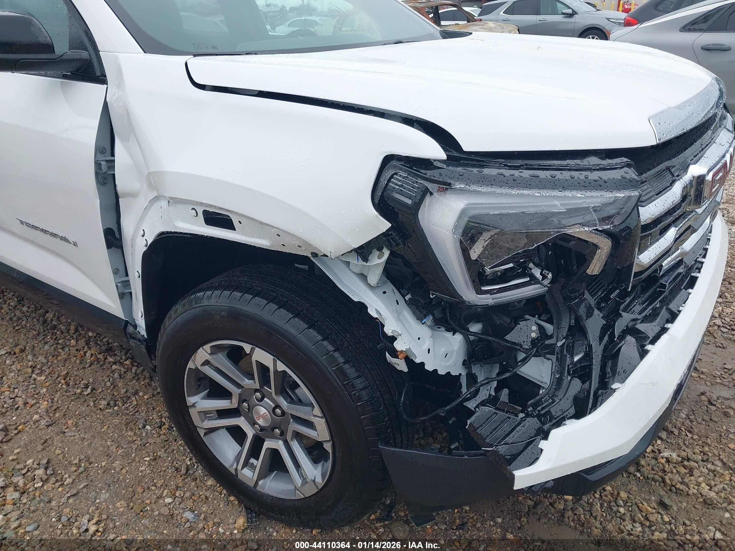 GMC TERRAIN image 6