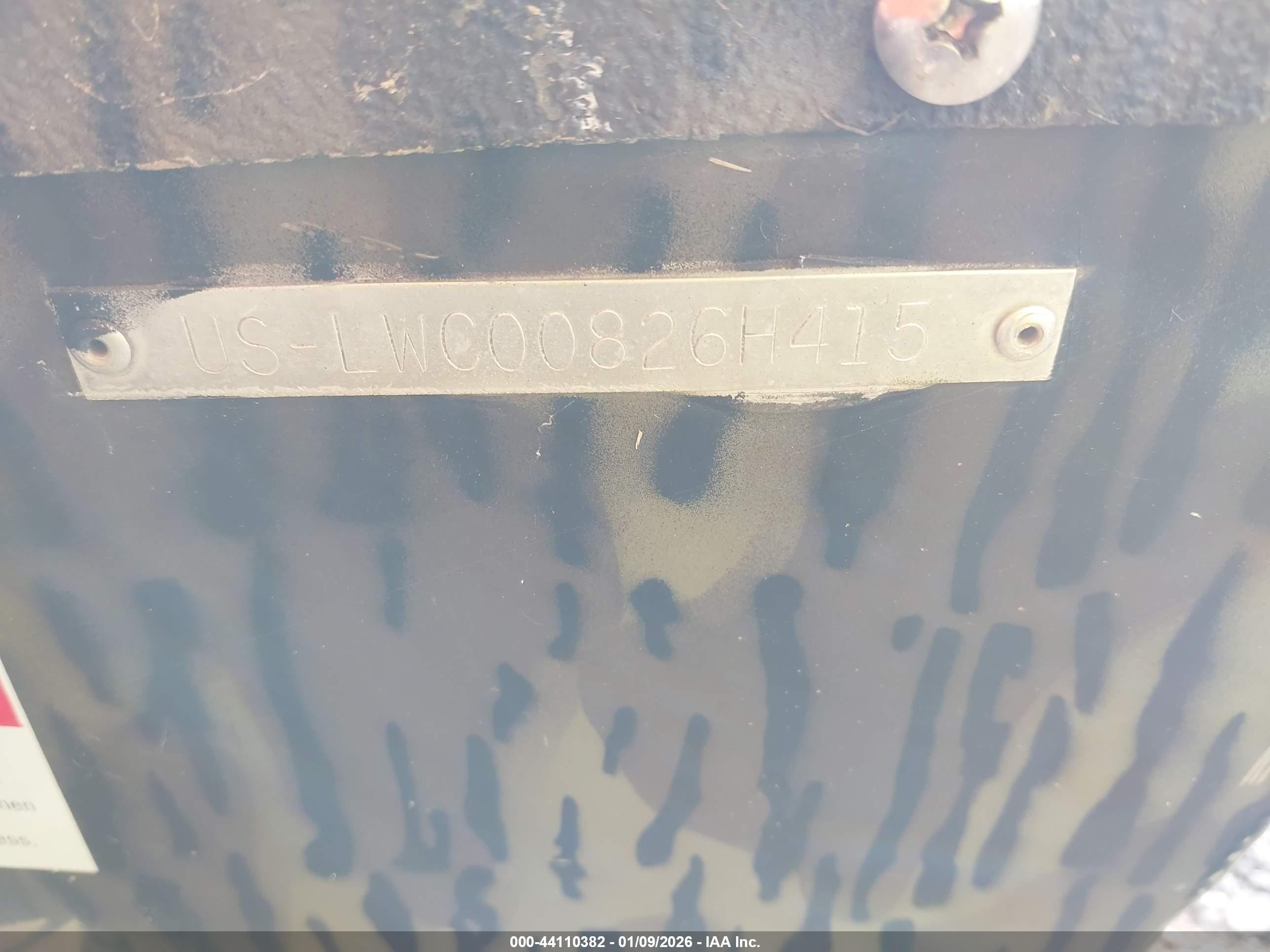 LOWE BASSBOAT image 9
