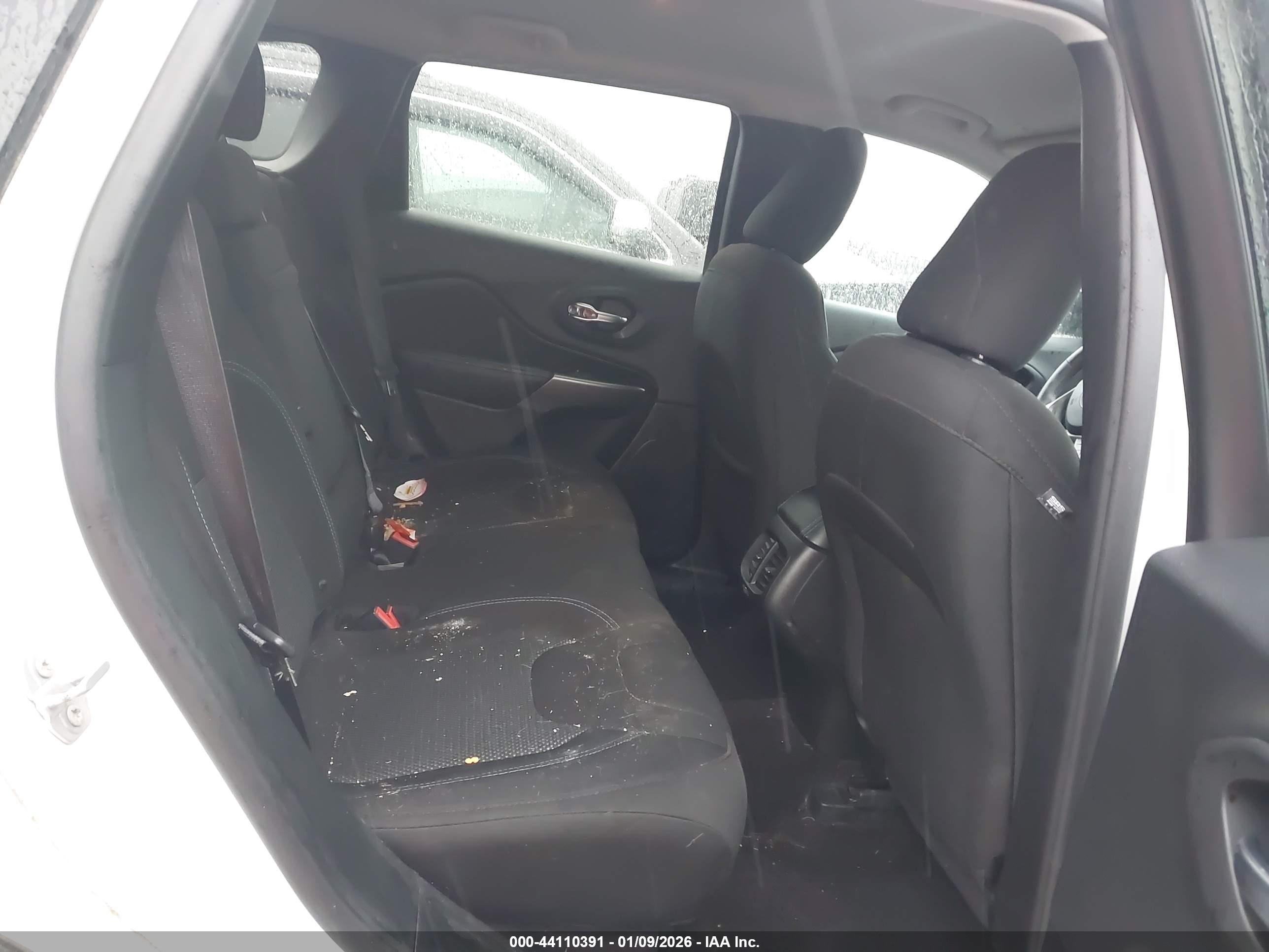 JEEP CHEROKEE image 8