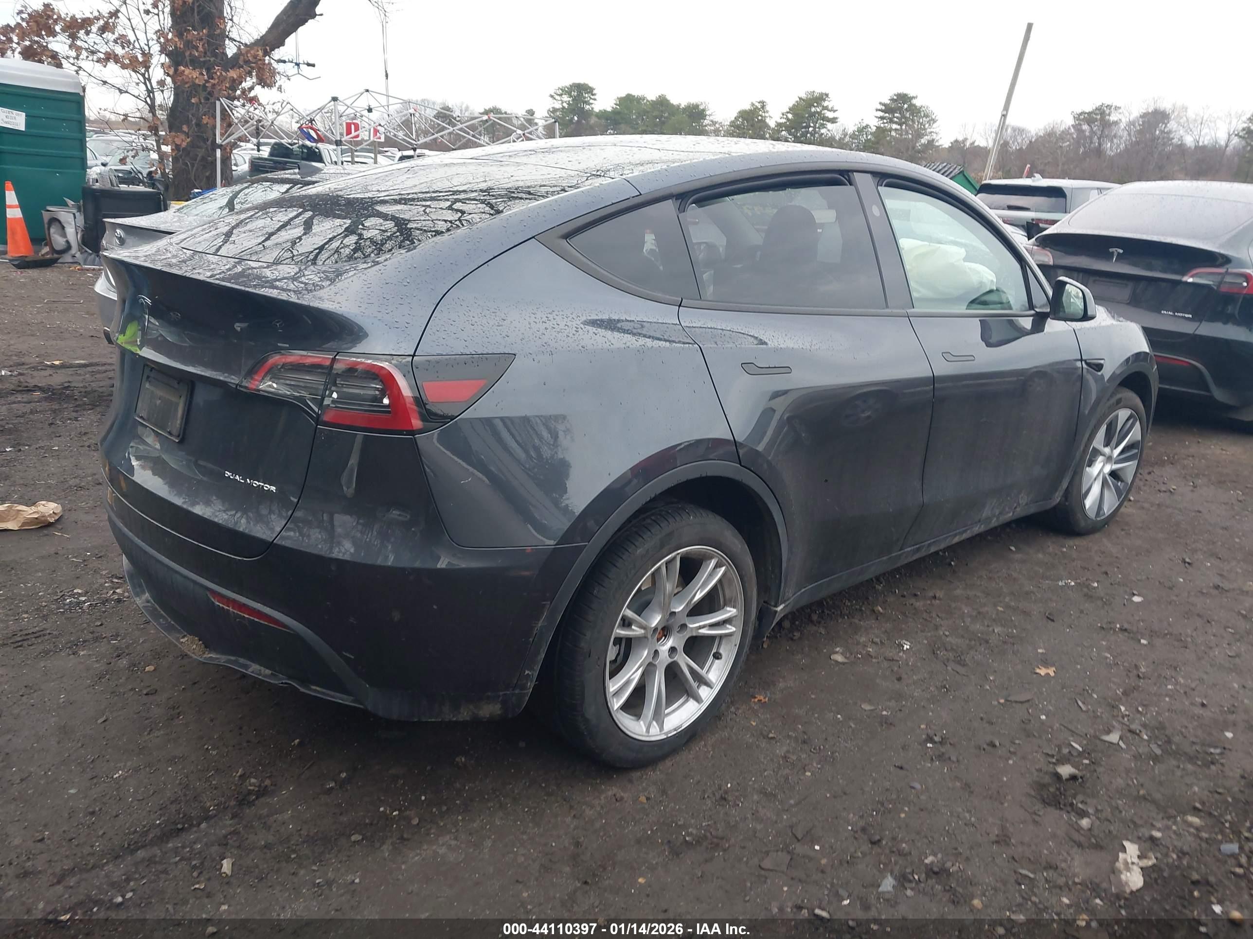 TESLA MODEL image 4