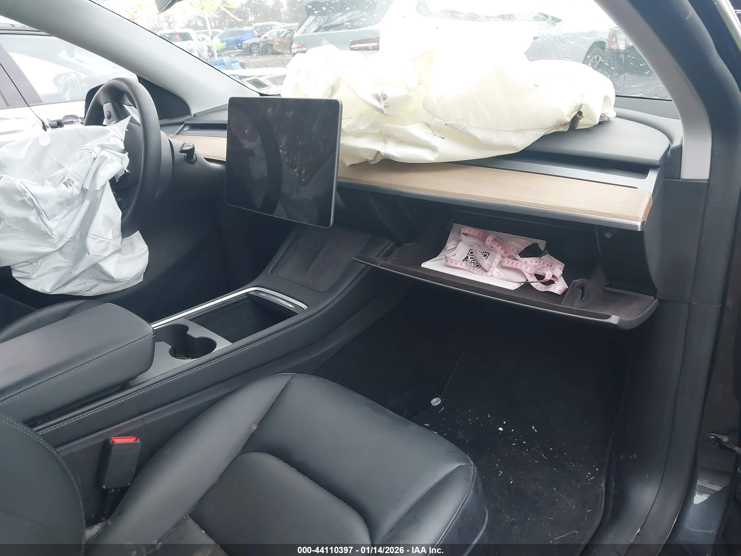 TESLA MODEL image 5