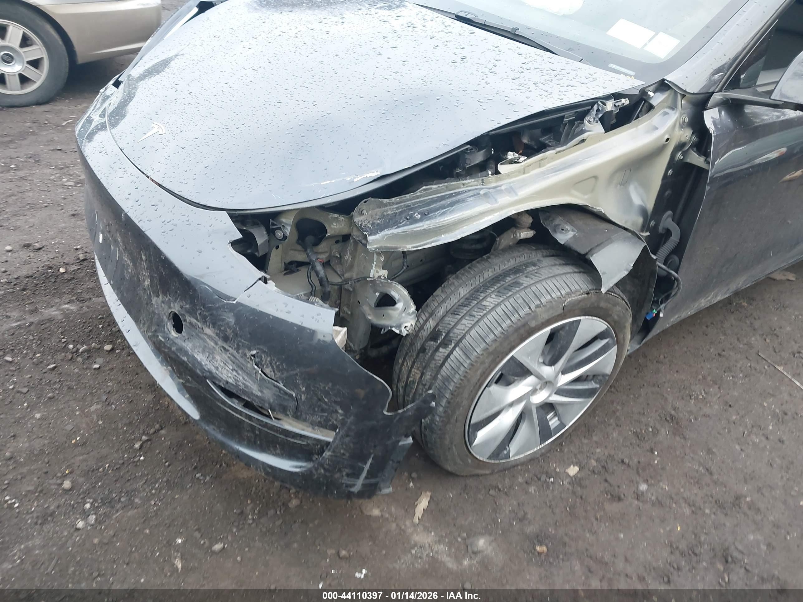 TESLA MODEL image 6