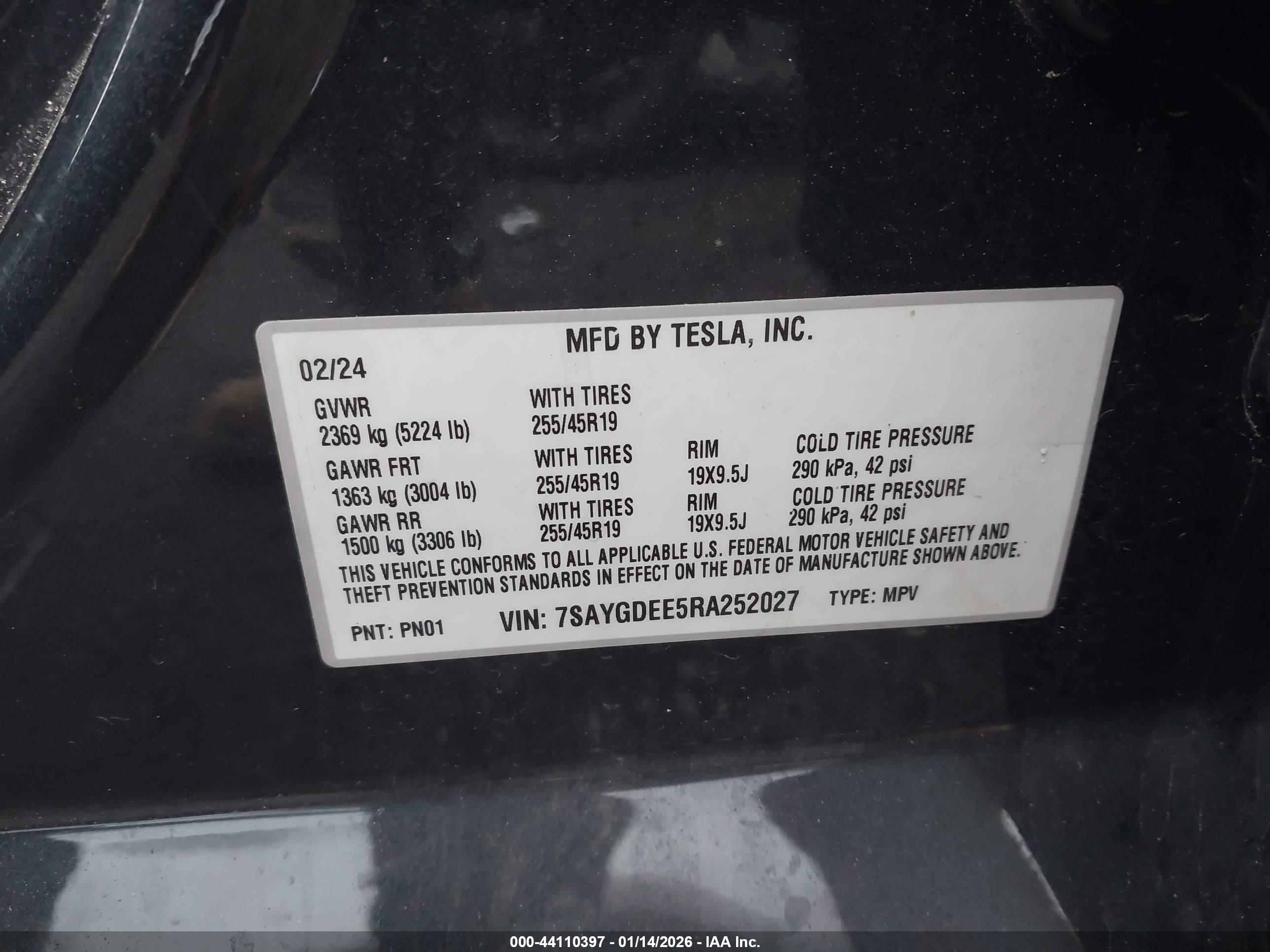 TESLA MODEL image 9
