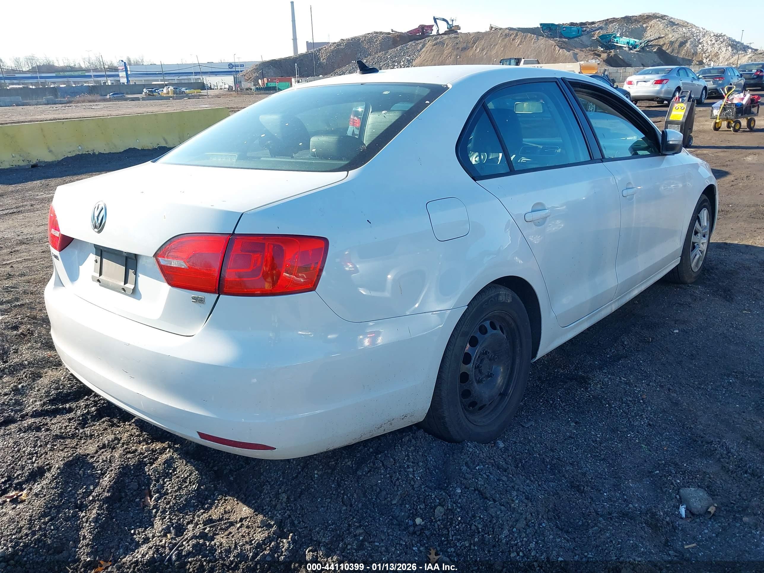 VOLKSWAGEN JETTA image 4