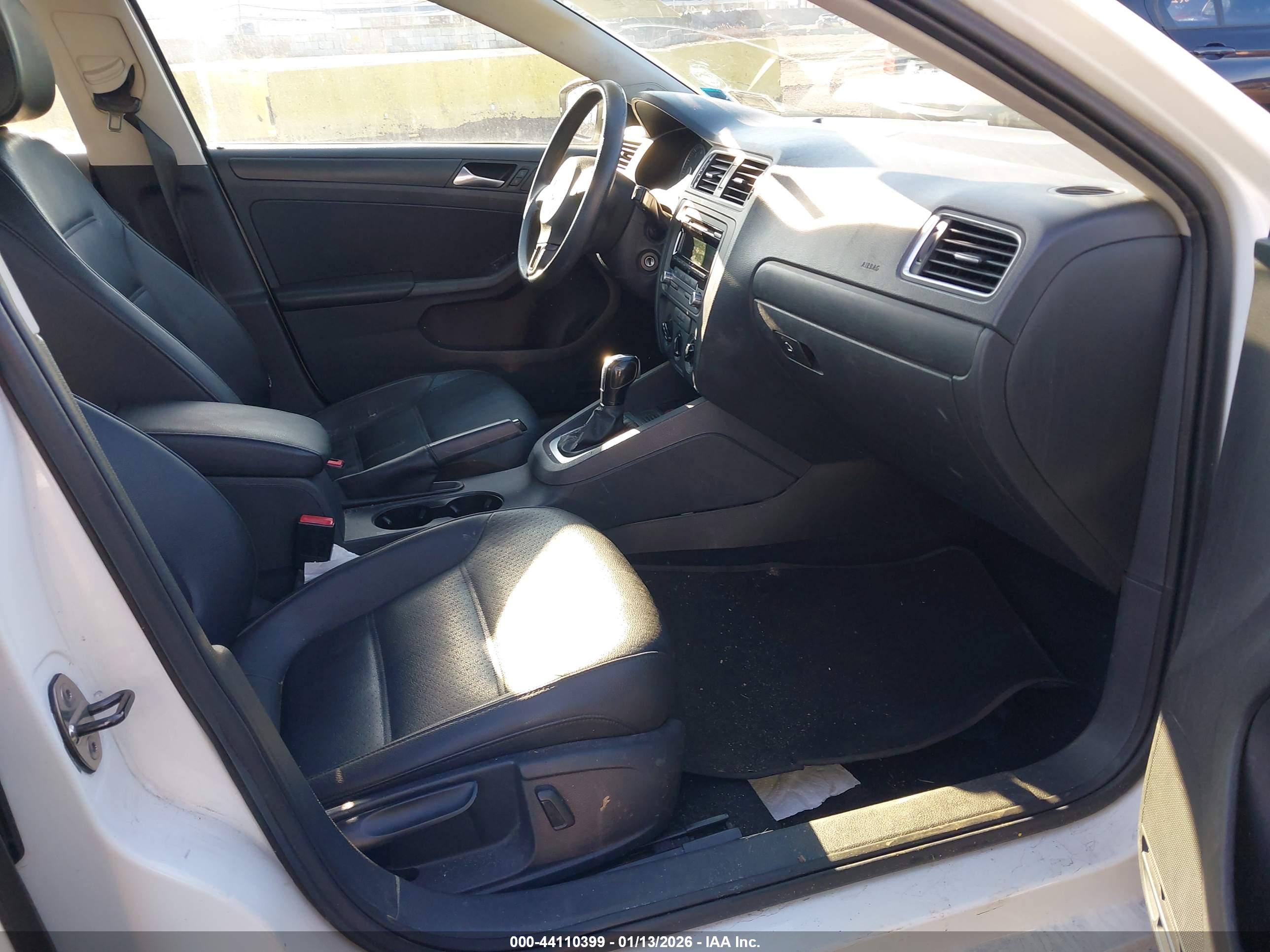 VOLKSWAGEN JETTA image 5