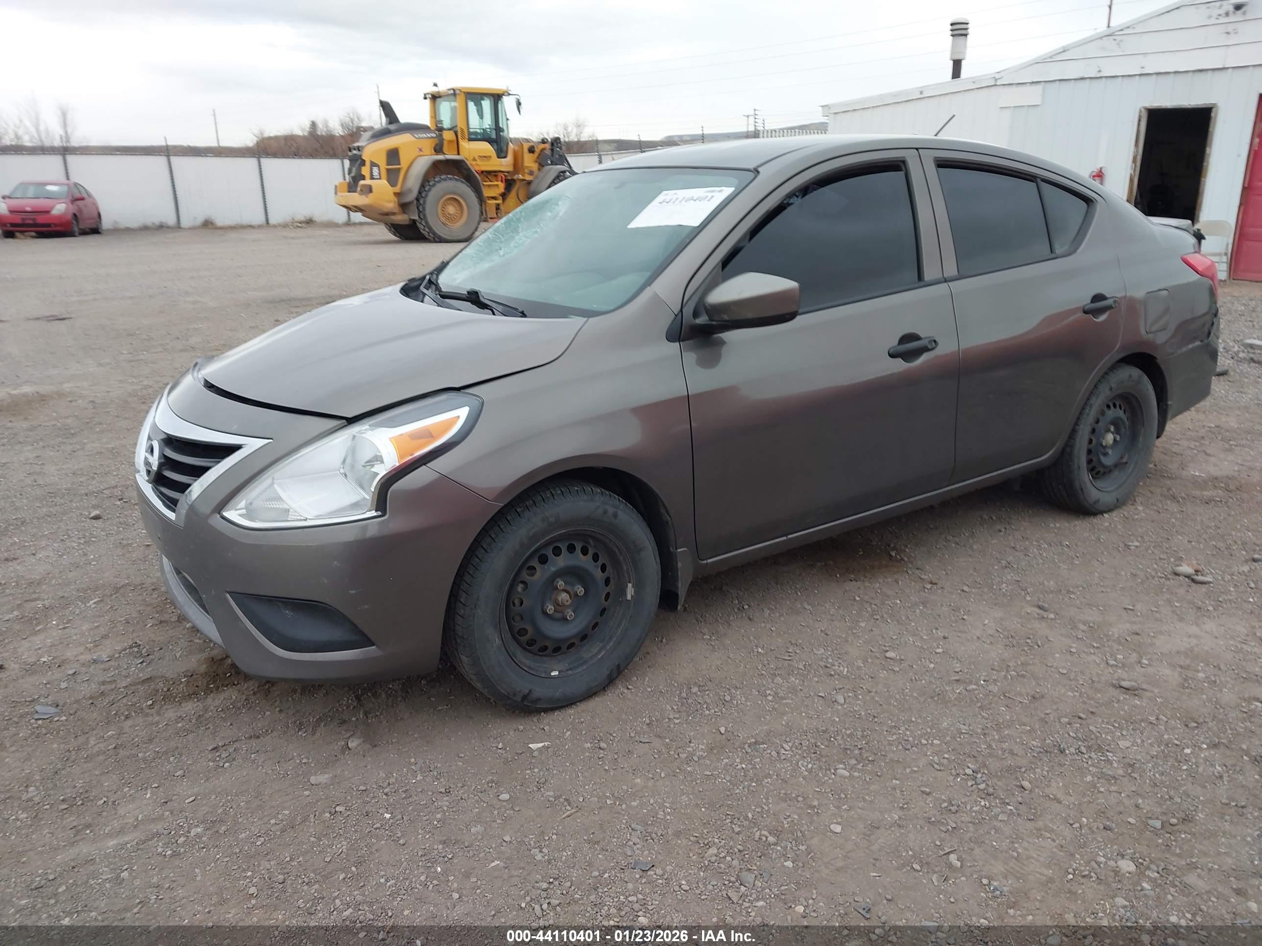 NISSAN VERSA image 2