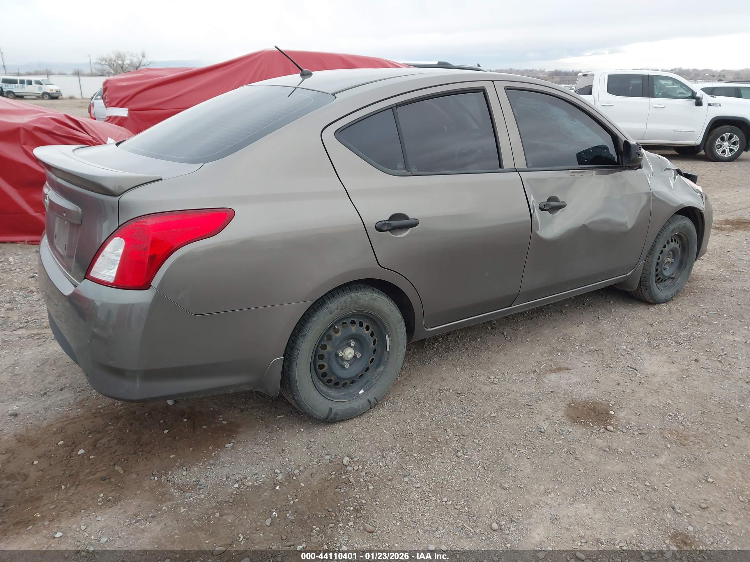 NISSAN VERSA image 4