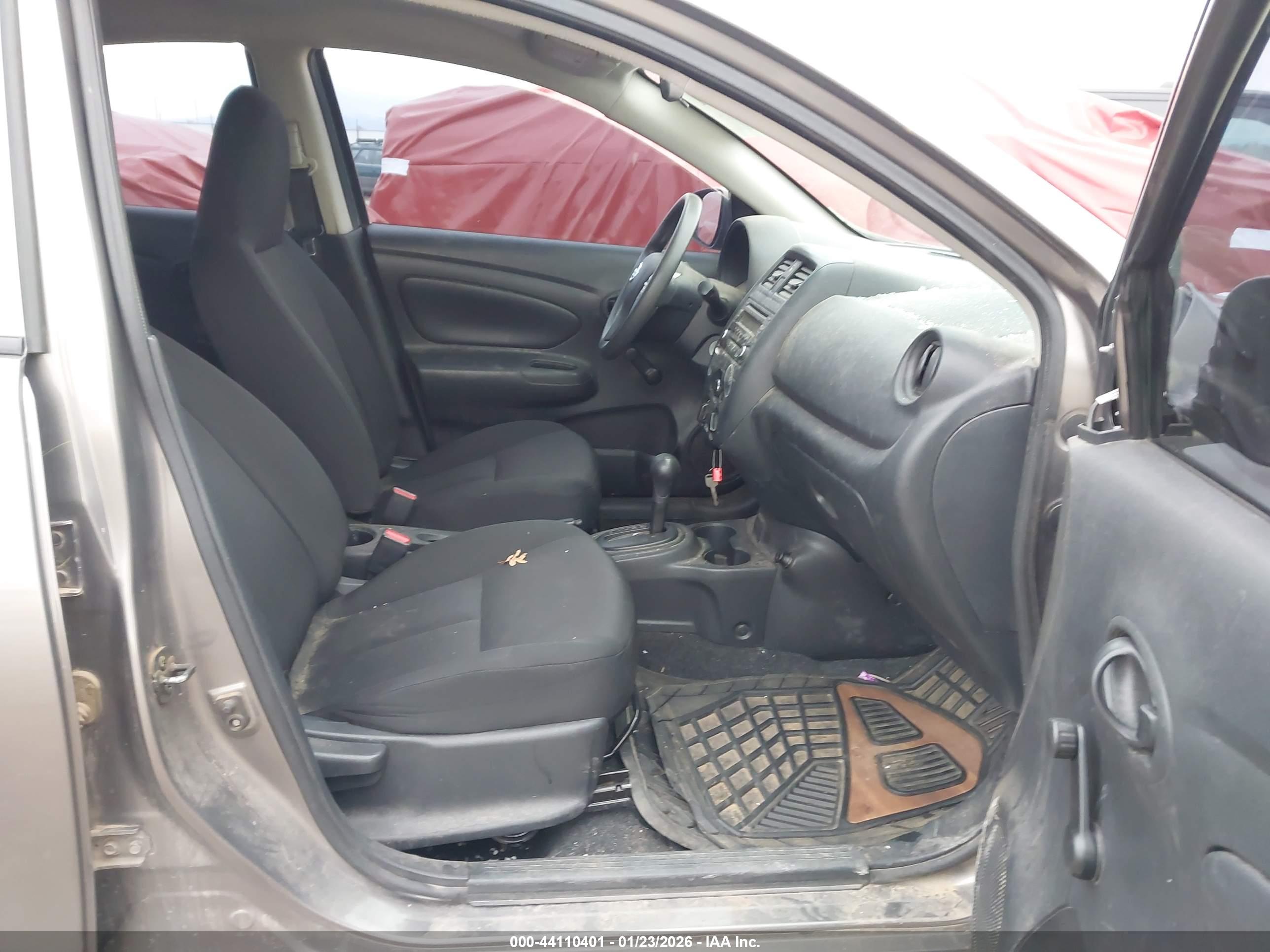 NISSAN VERSA image 5