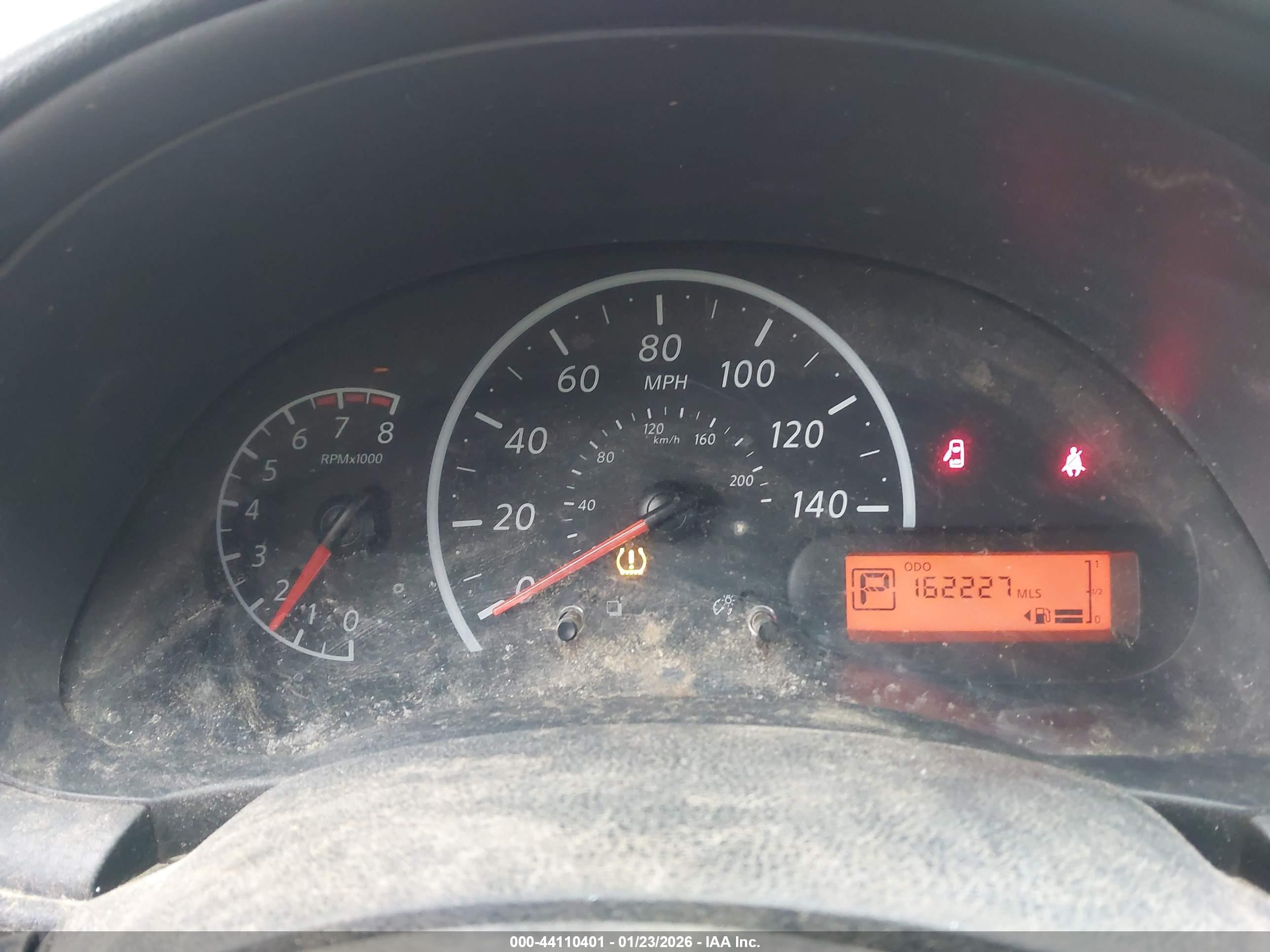 NISSAN VERSA image 7