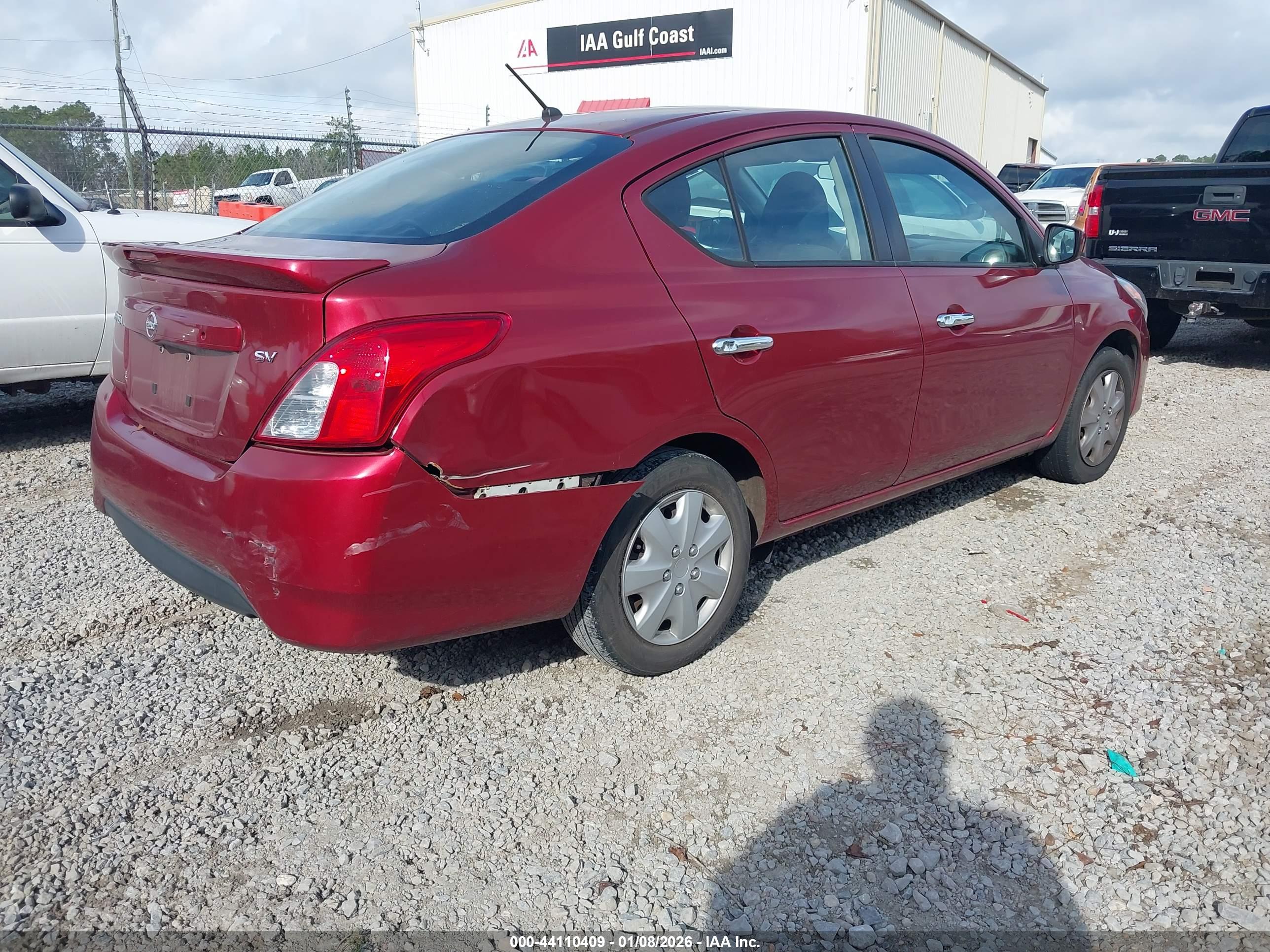 NISSAN VERSA image 4