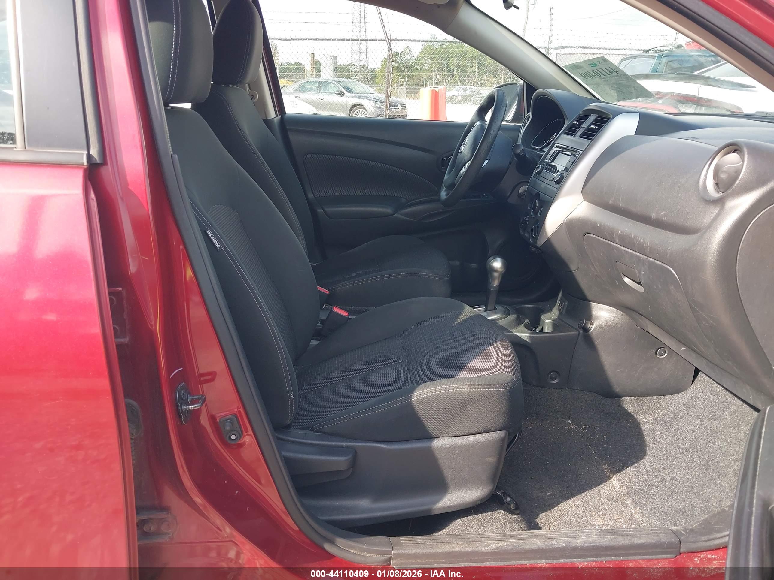 NISSAN VERSA image 5