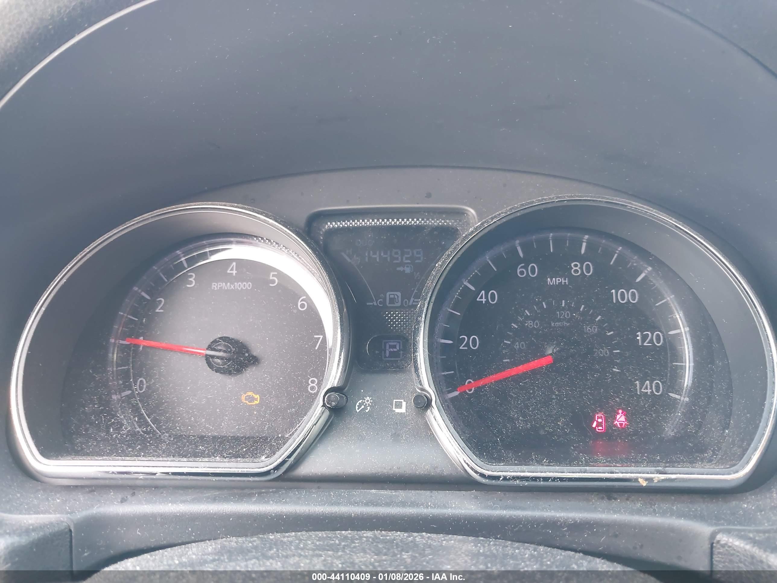 NISSAN VERSA image 7