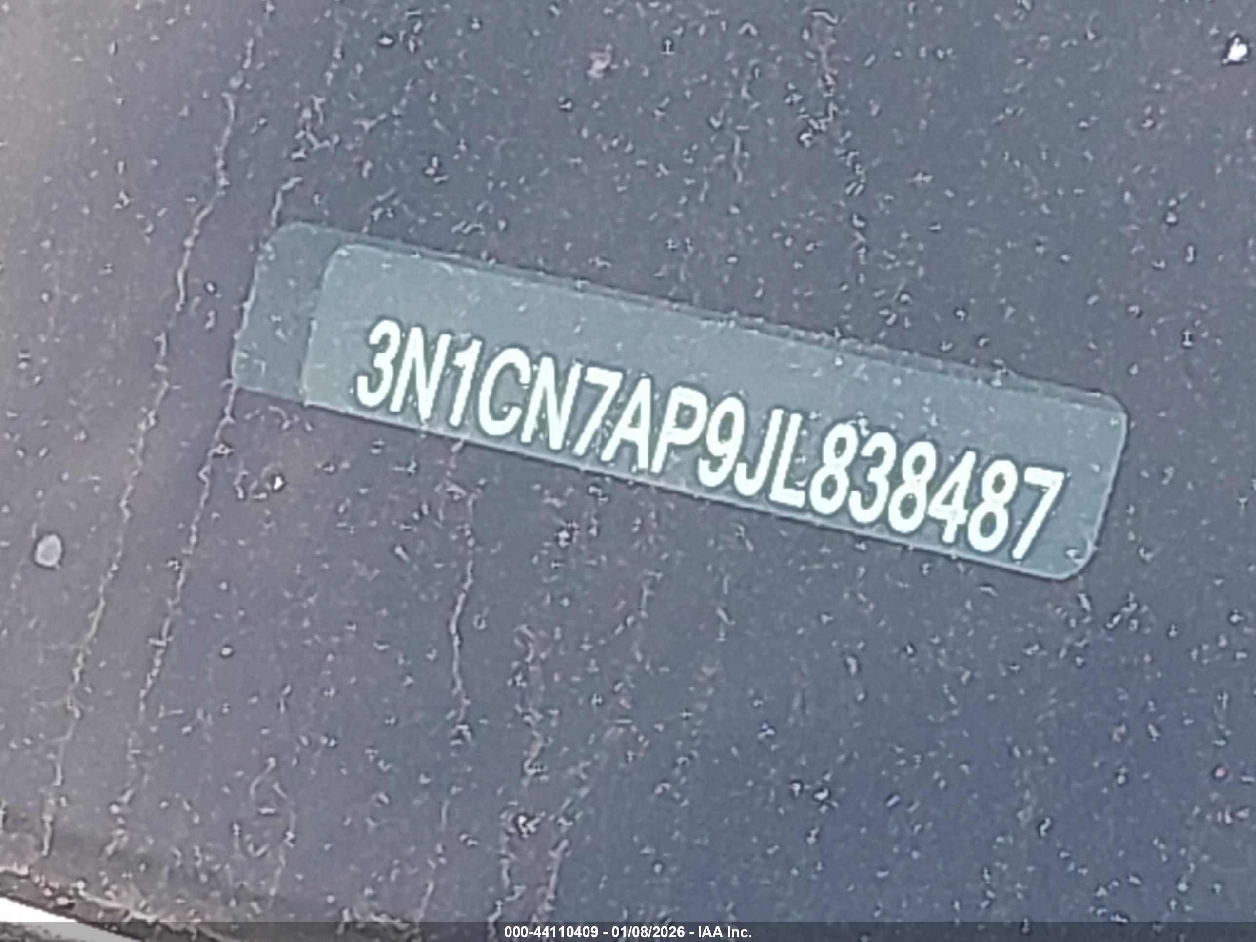 NISSAN VERSA image 9