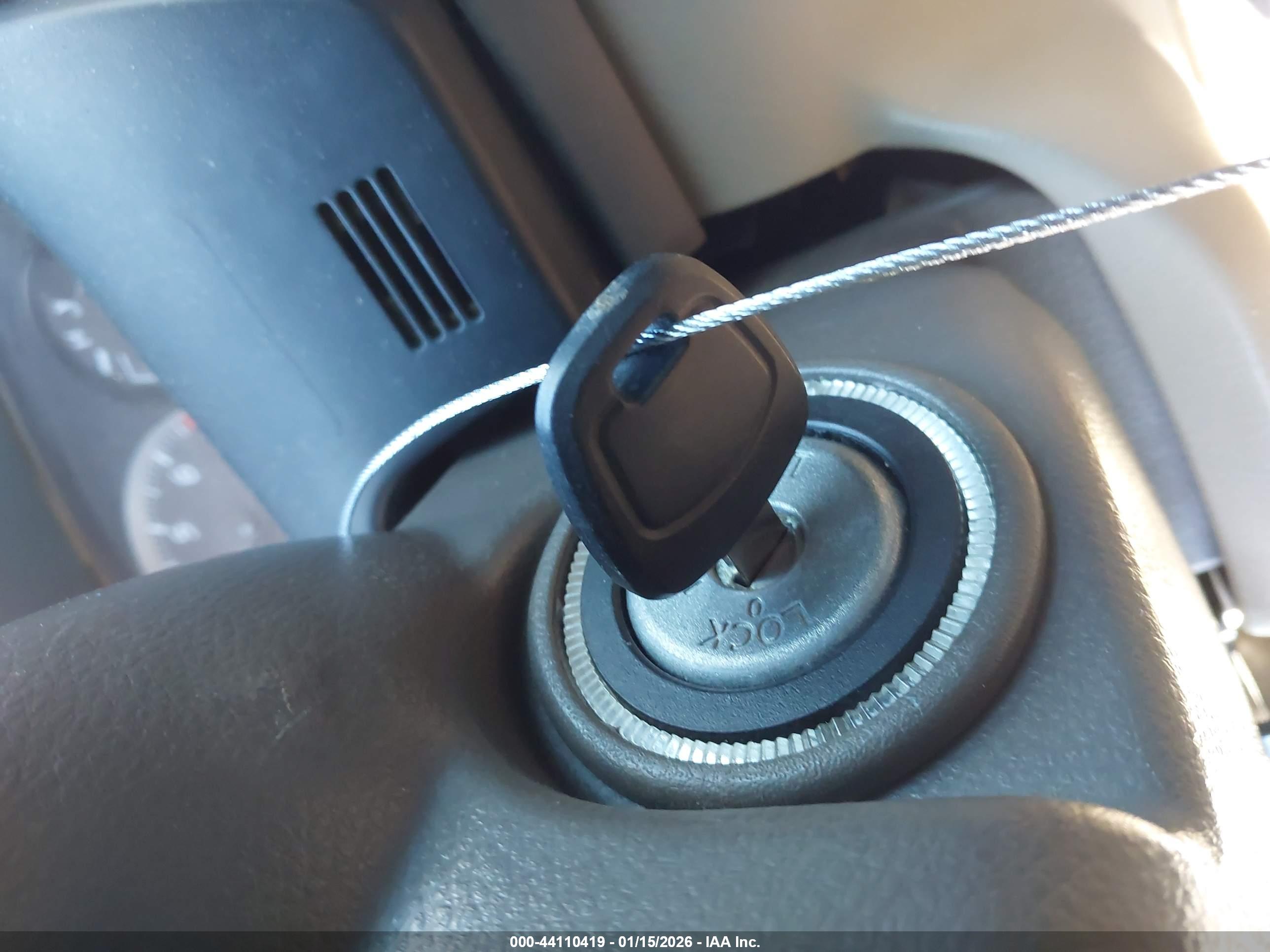 NISSAN MAXIMA image 11