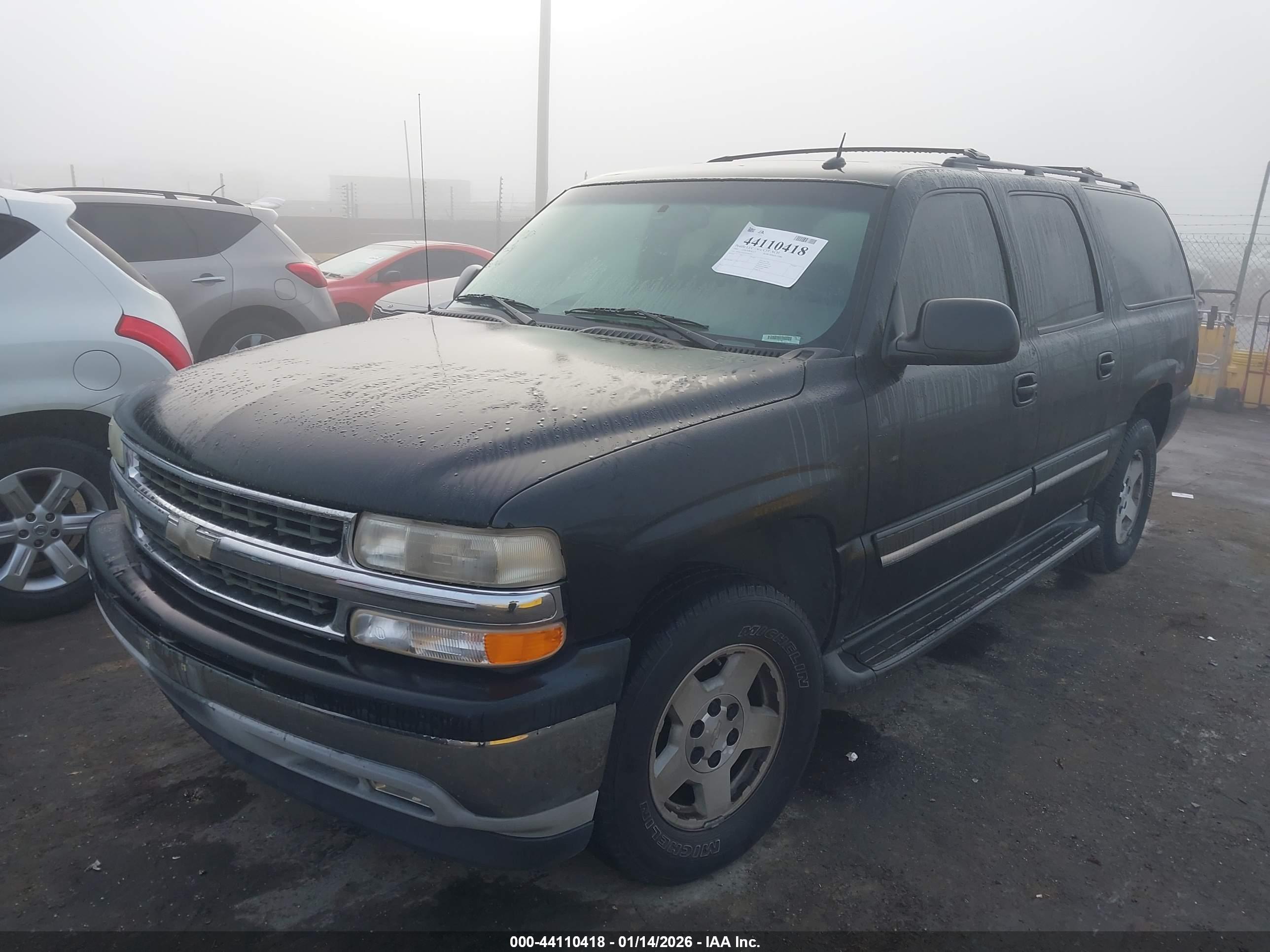 CHEVROLET SUBURBAN image 2