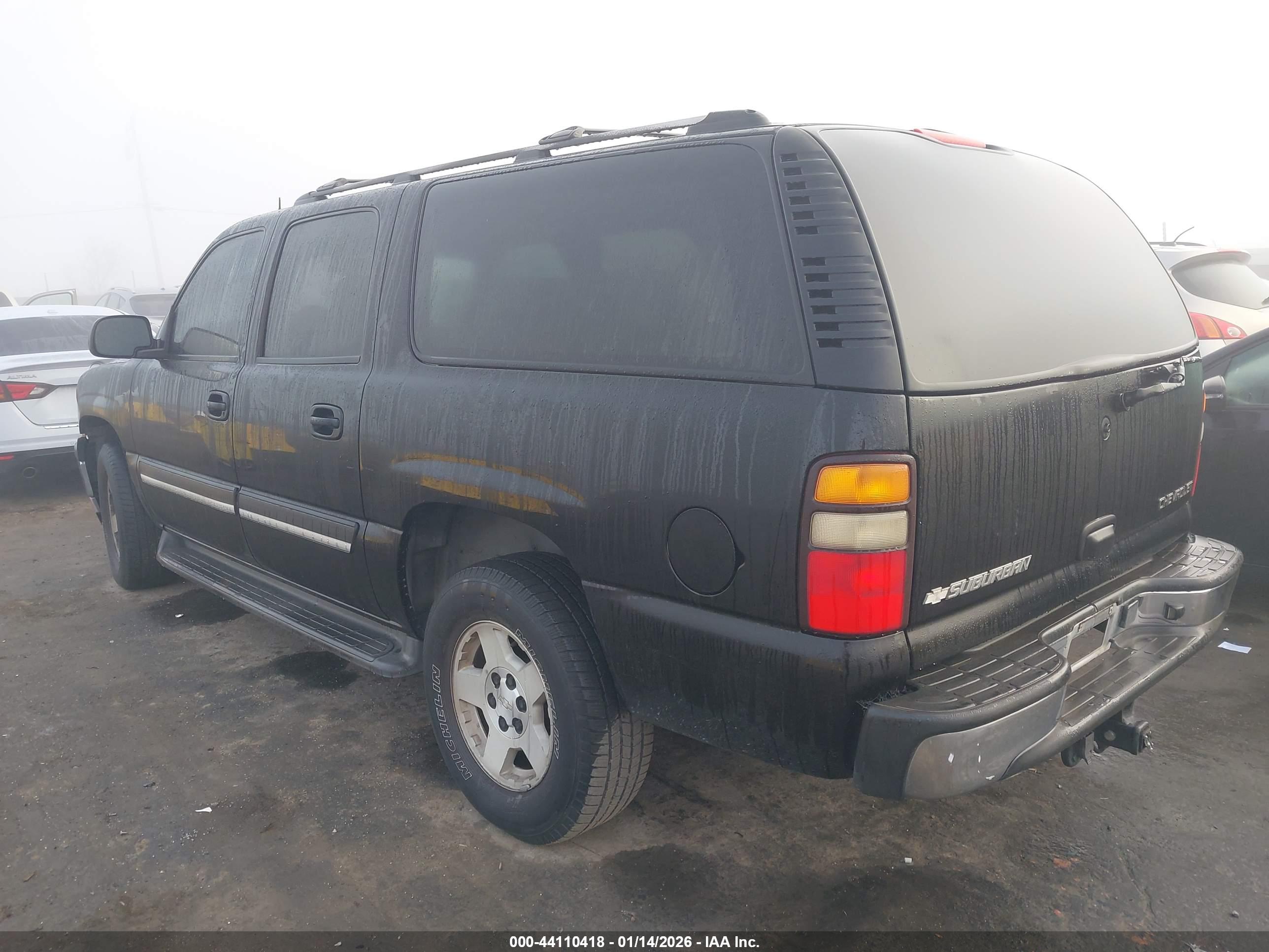 CHEVROLET SUBURBAN image 3