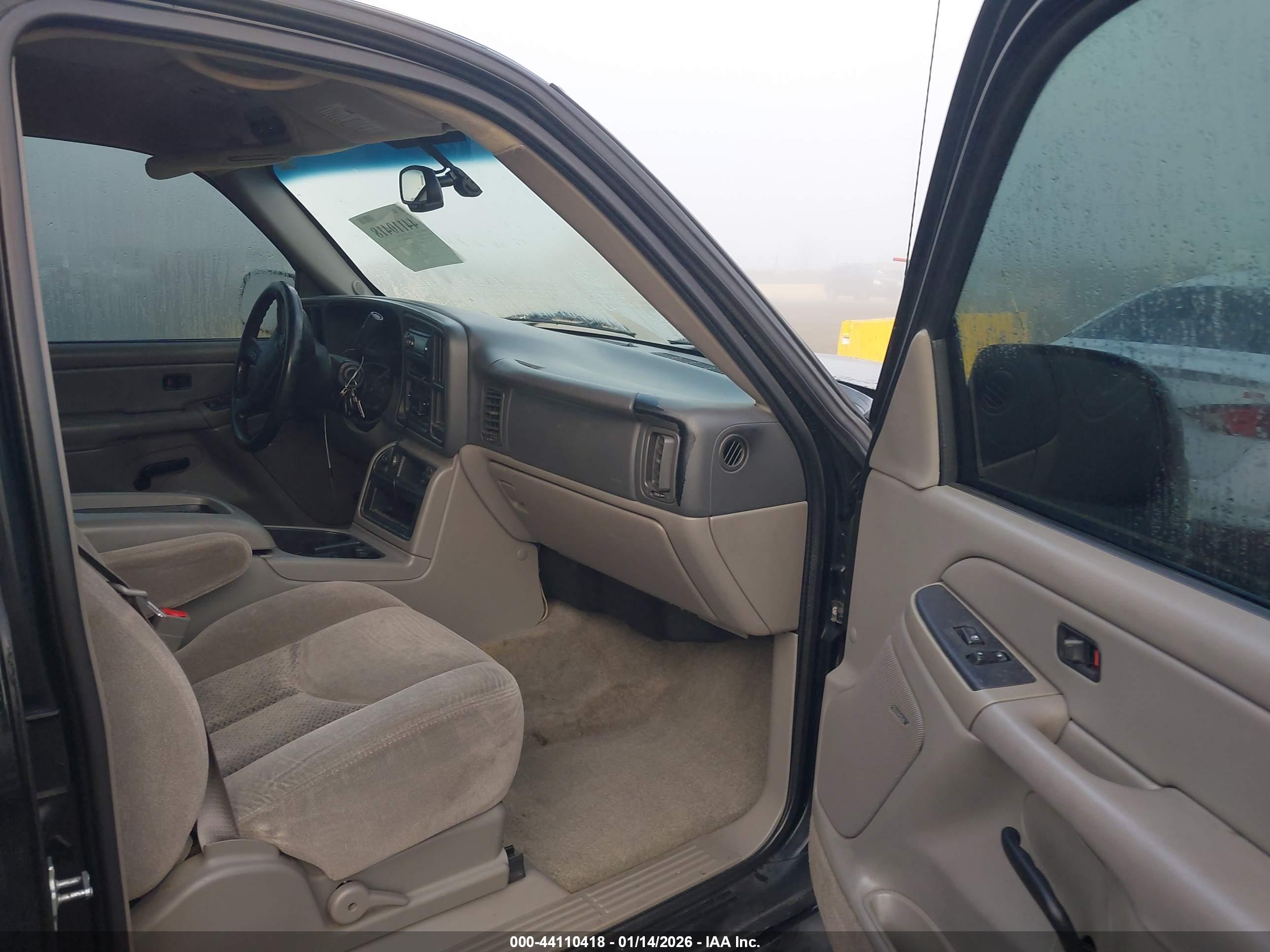 CHEVROLET SUBURBAN image 5