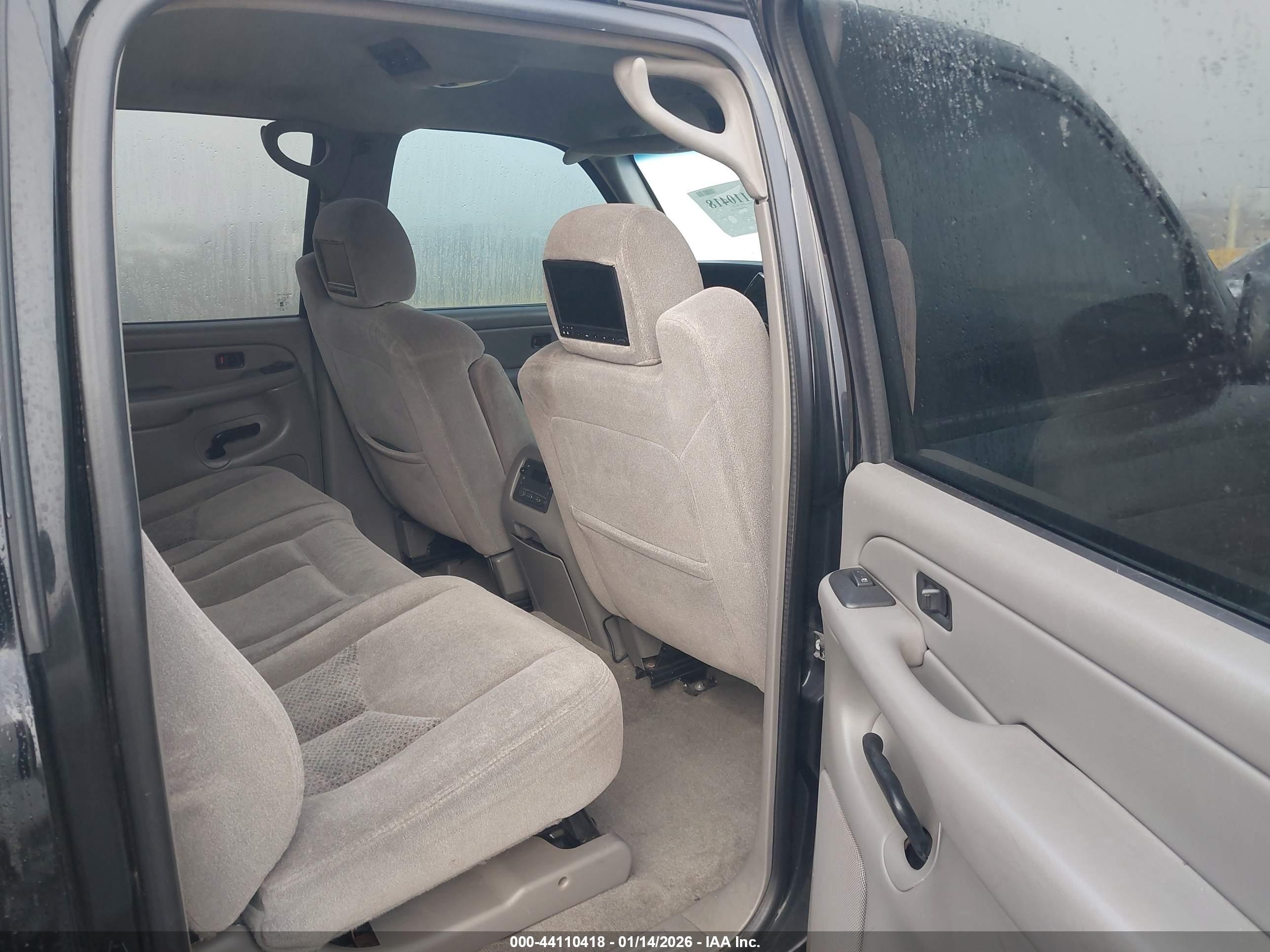CHEVROLET SUBURBAN image 8