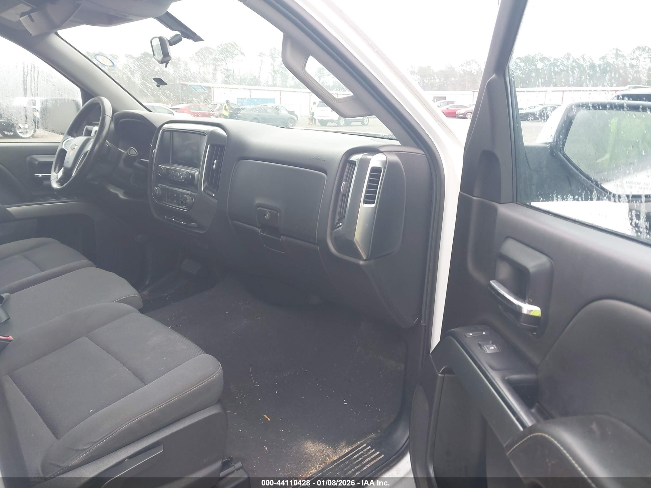 CHEVROLET SILVERADO image 5