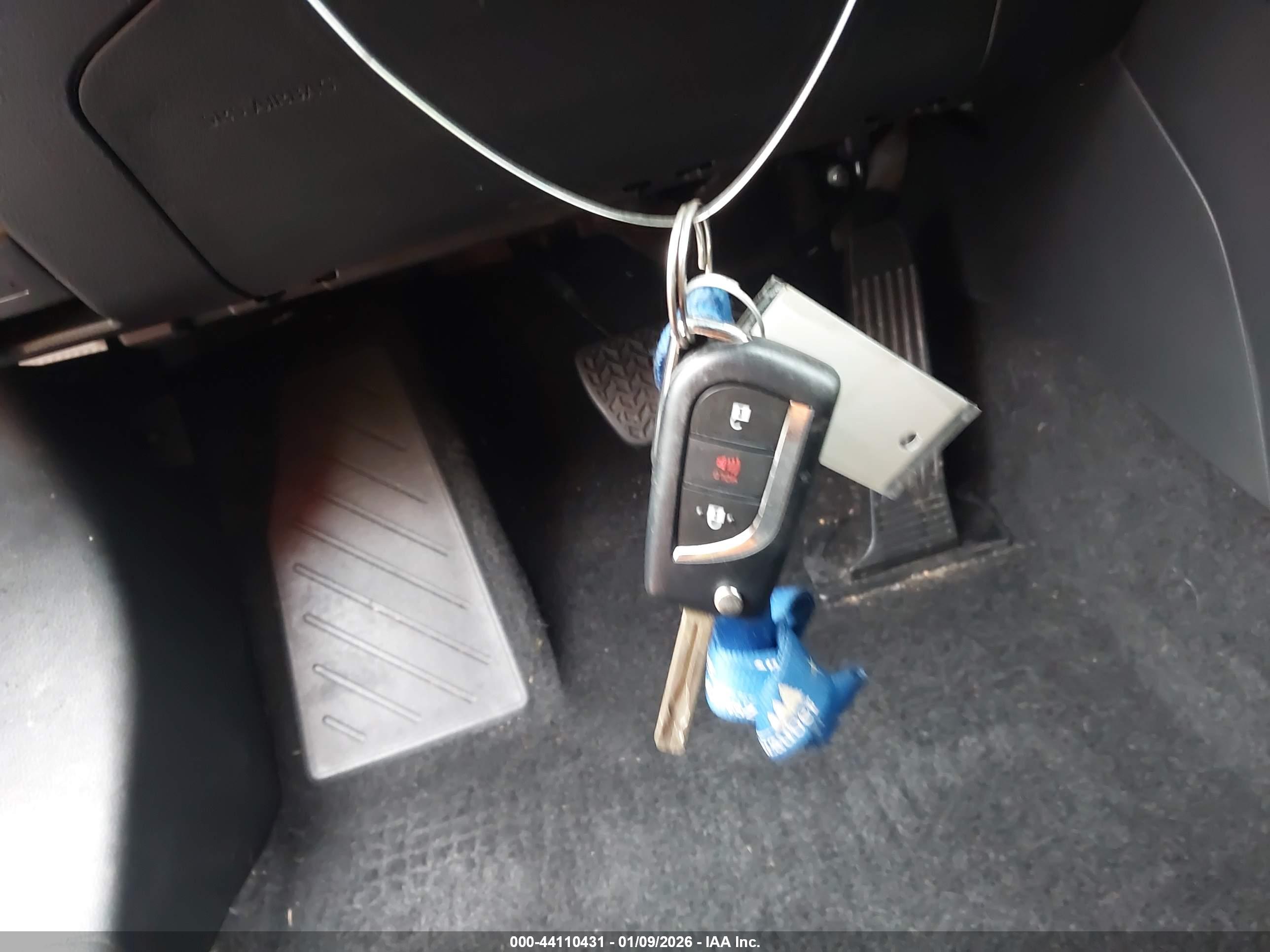 TOYOTA RAV4 image 11