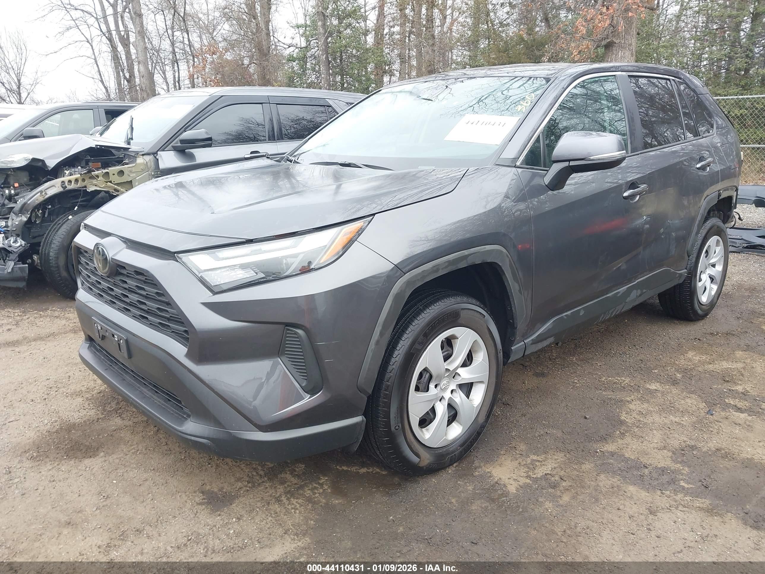 TOYOTA RAV4 image 2