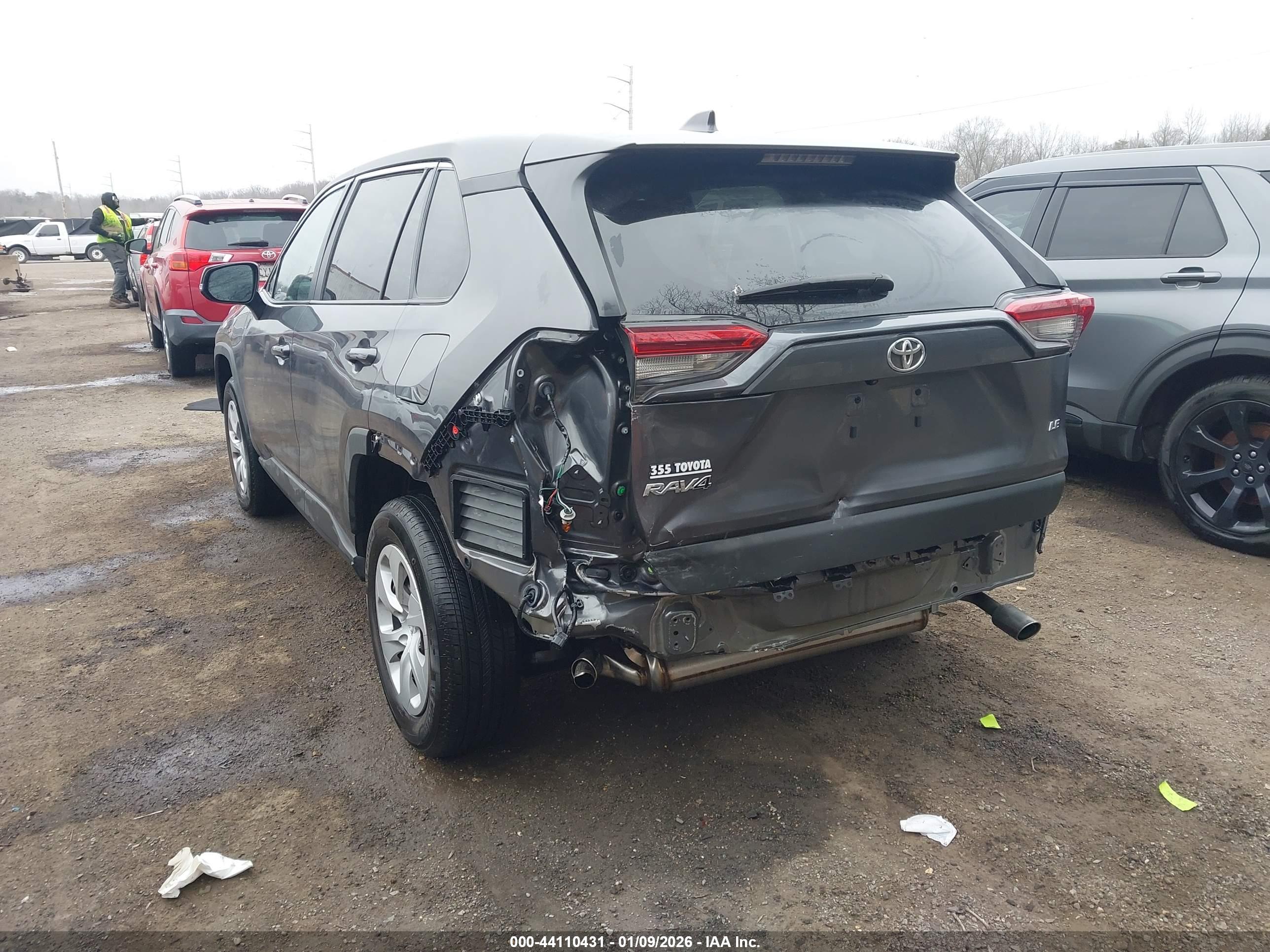 TOYOTA RAV4 image 6