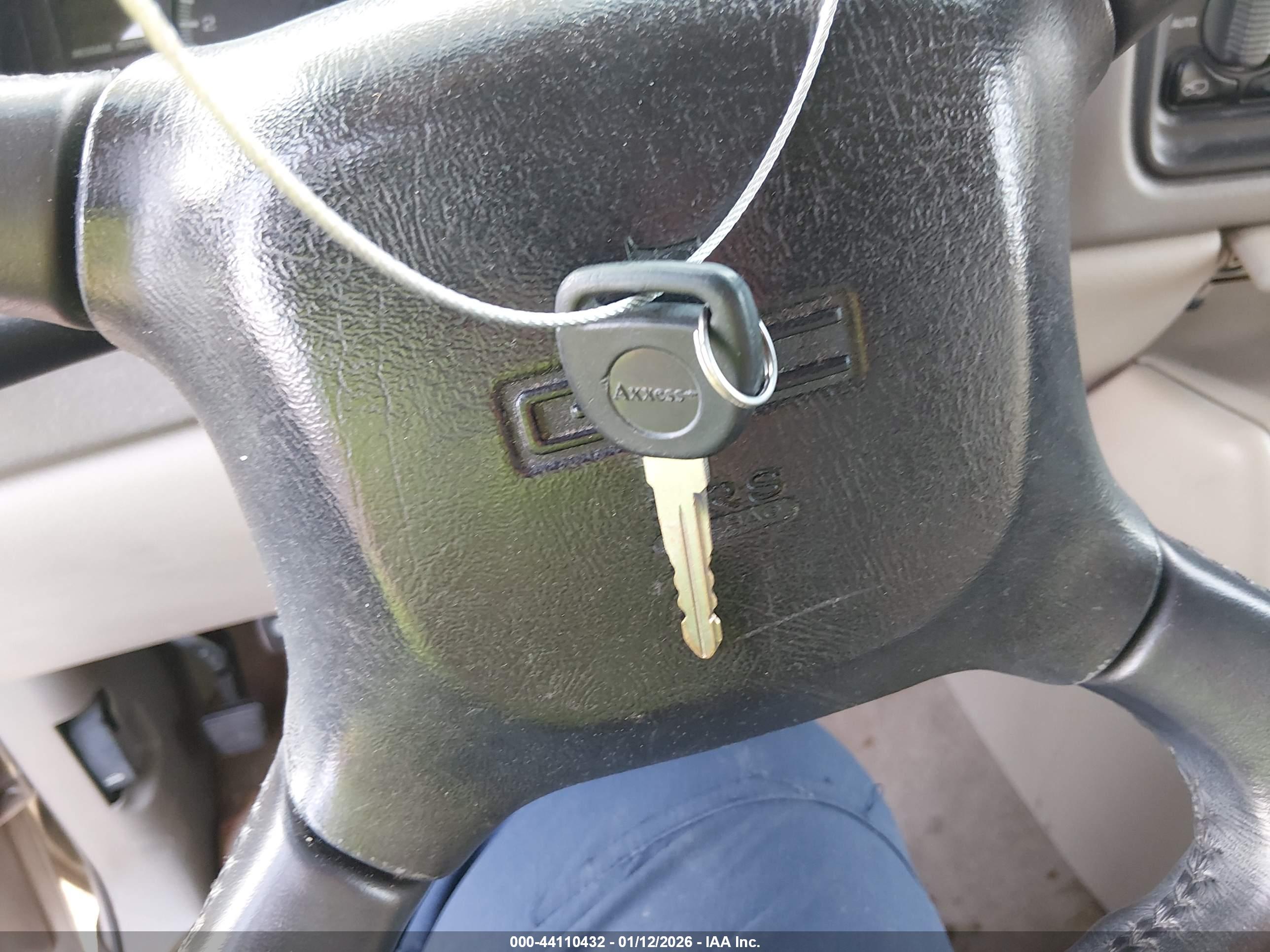GMC YUKON image 11