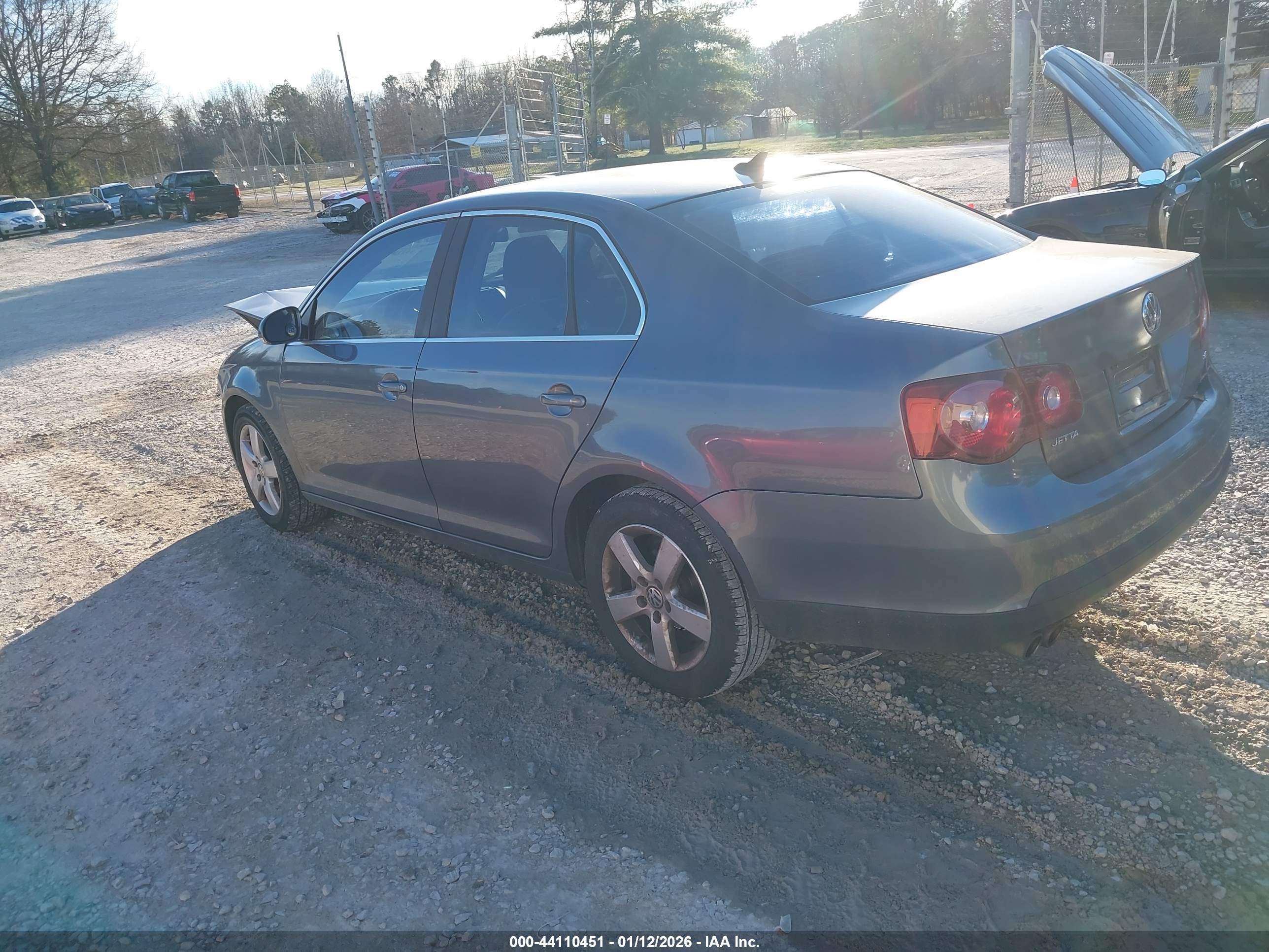 VOLKSWAGEN JETTA image 3