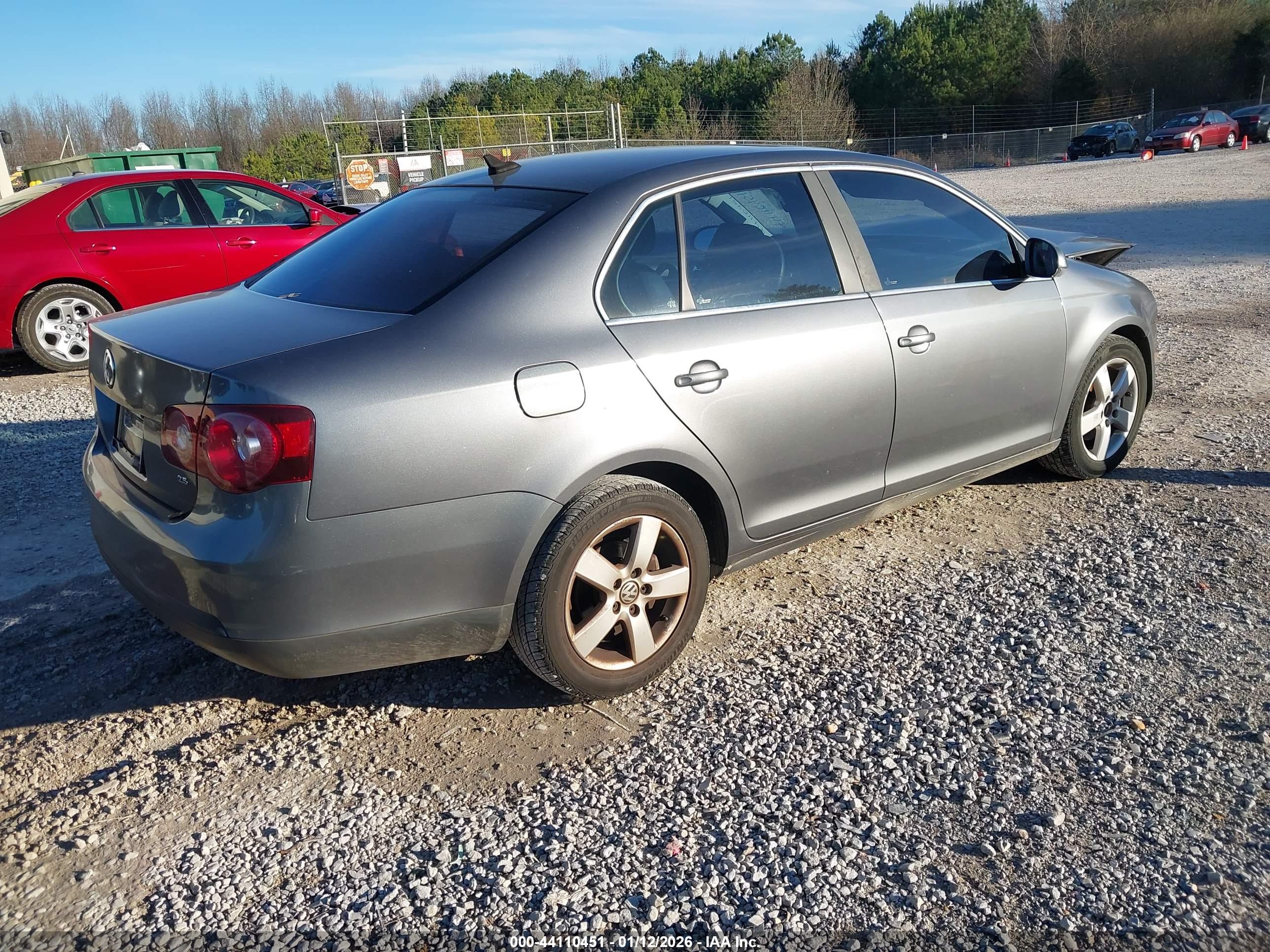 VOLKSWAGEN JETTA image 4